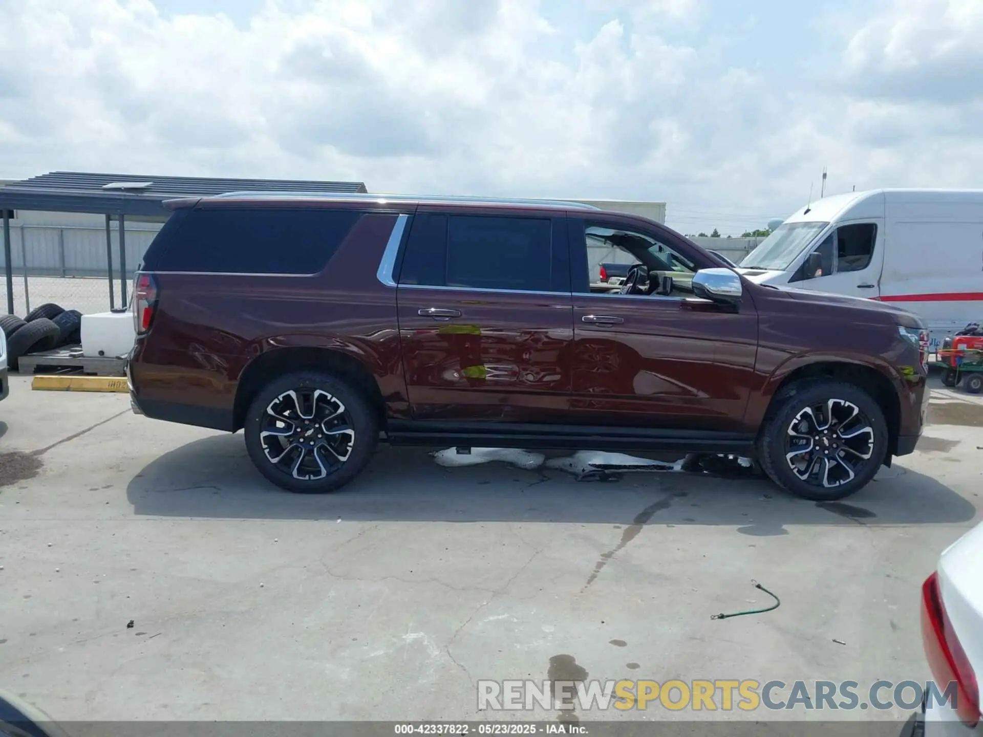 12 fotografías del automóvil dañado 1GNSKFKD3PR125156 CHEVROLET SUBURBAN 2023