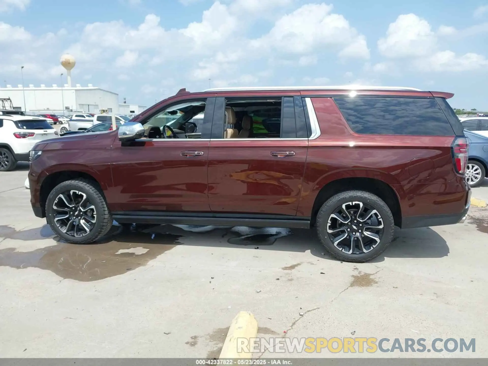 13 fotografías del automóvil dañado 1GNSKFKD3PR125156 CHEVROLET SUBURBAN 2023