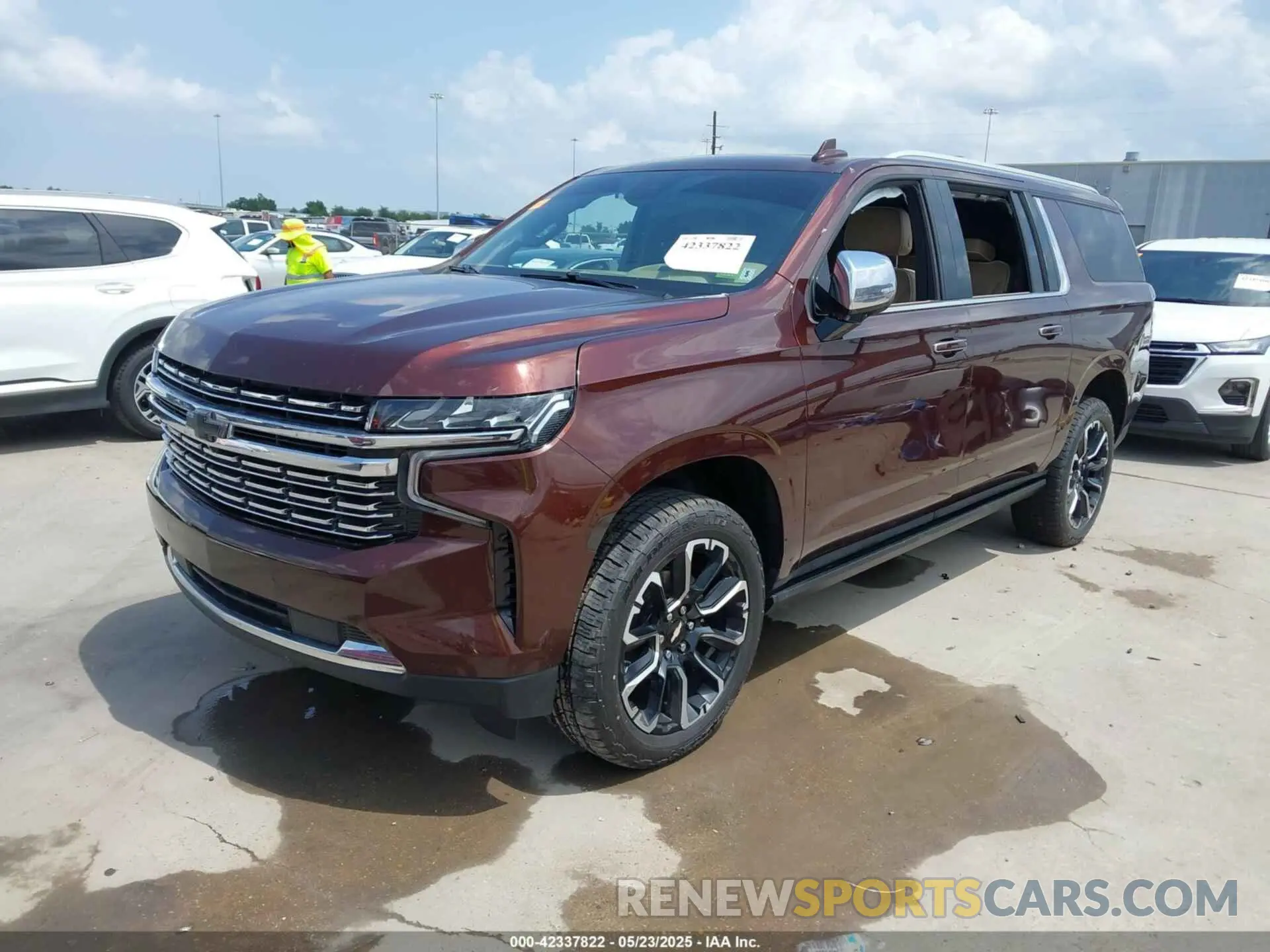 2 fotografías del automóvil dañado 1GNSKFKD3PR125156 CHEVROLET SUBURBAN 2023