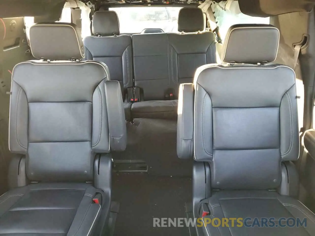 10 fotografías del automóvil dañado 1GNSKFKD7PR269597 CHEVROLET SUBURBAN 2023