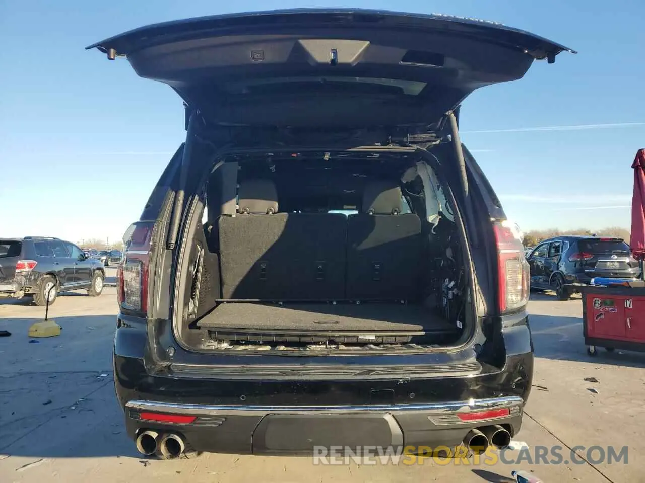 6 fotografías del automóvil dañado 1GNSKFKD7PR269597 CHEVROLET SUBURBAN 2023