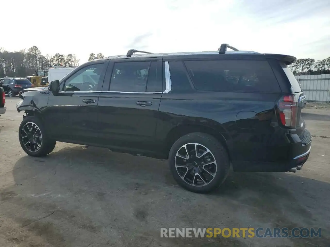 2 fotografías del automóvil dañado 1GNSKGKL0PR174859 CHEVROLET SUBURBAN 2023