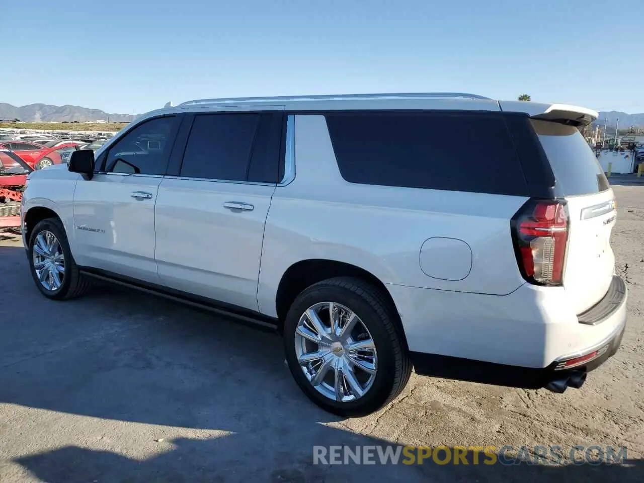2 fotografías del automóvil dañado 1GNSKGKLXPR107167 CHEVROLET SUBURBAN 2023