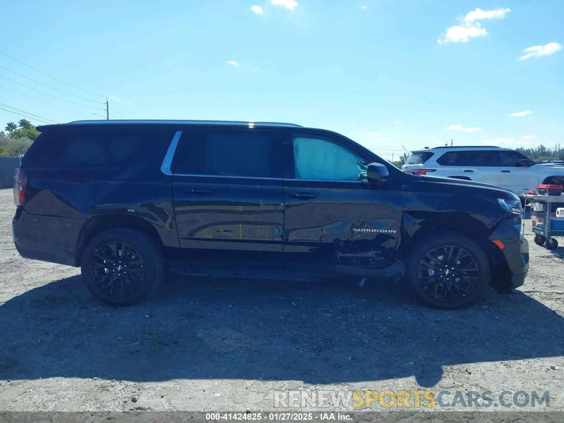 14 fotografías del automóvil dañado 1GNSCCKD4RR392675 CHEVROLET SUBURBAN 2024