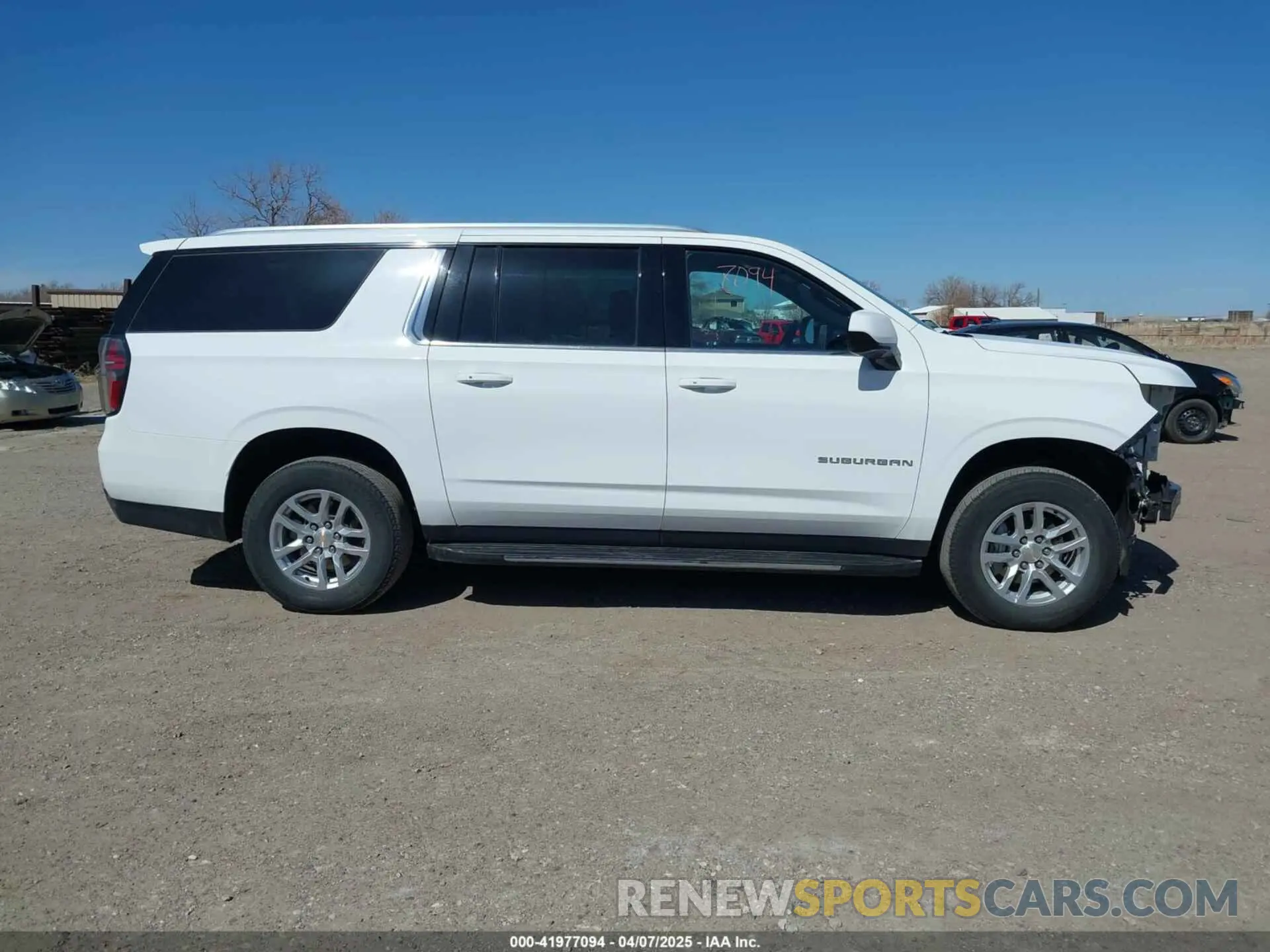 14 fotografías del automóvil dañado 1GNSKCKD3RR270408 CHEVROLET SUBURBAN 2024