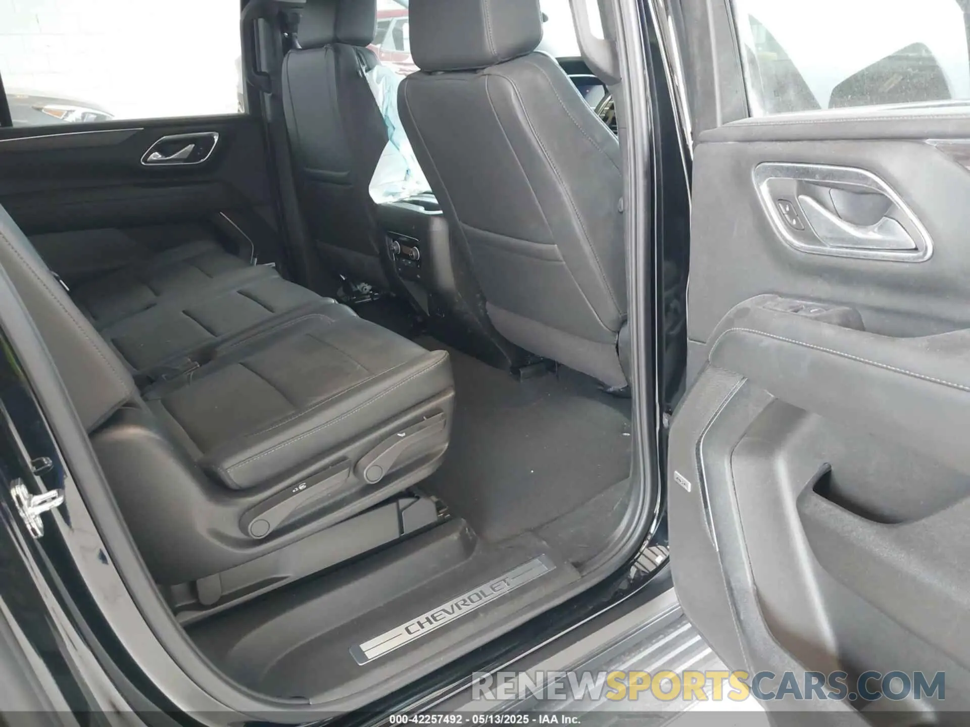 8 fotografías del automóvil dañado 1GNSKCKD6RR291852 CHEVROLET SUBURBAN 2024