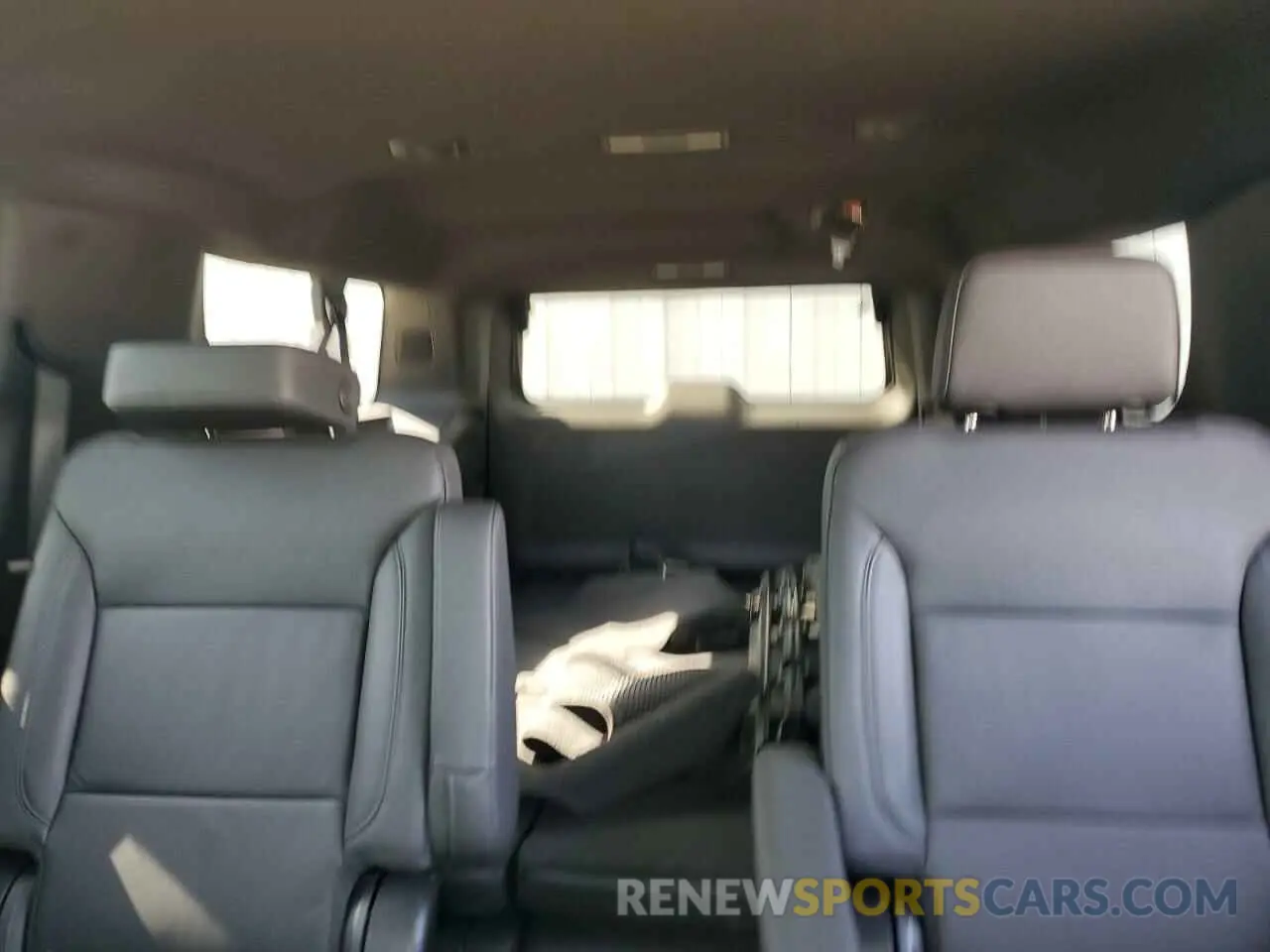 10 fotografías del automóvil dañado 1GNSKDKD1RR116799 CHEVROLET SUBURBAN 2024