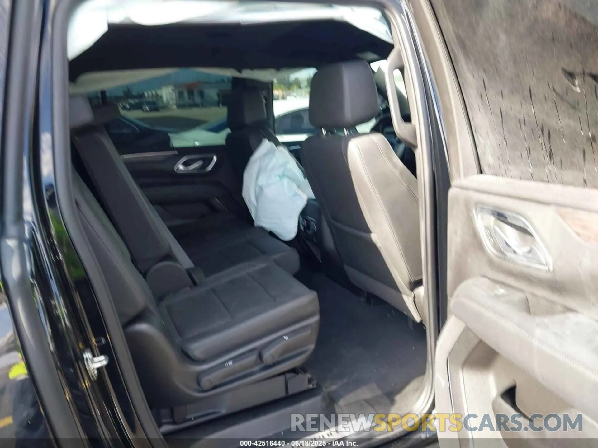 8 fotografías del automóvil dañado 1GNSKDKD6RR120945 CHEVROLET SUBURBAN 2024
