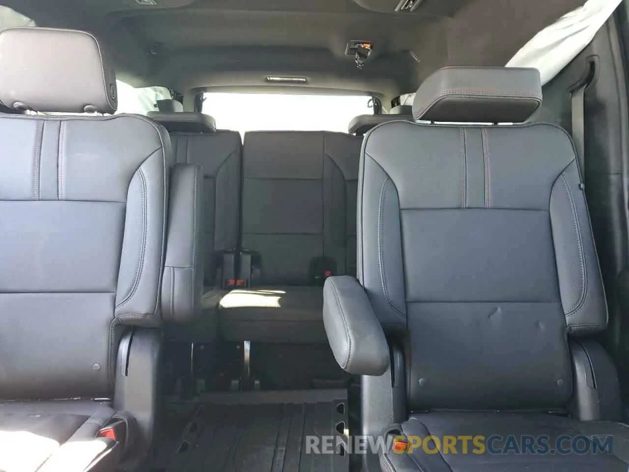 10 fotografías del automóvil dañado 1GNSKEKD5RR404251 CHEVROLET SUBURBAN 2024