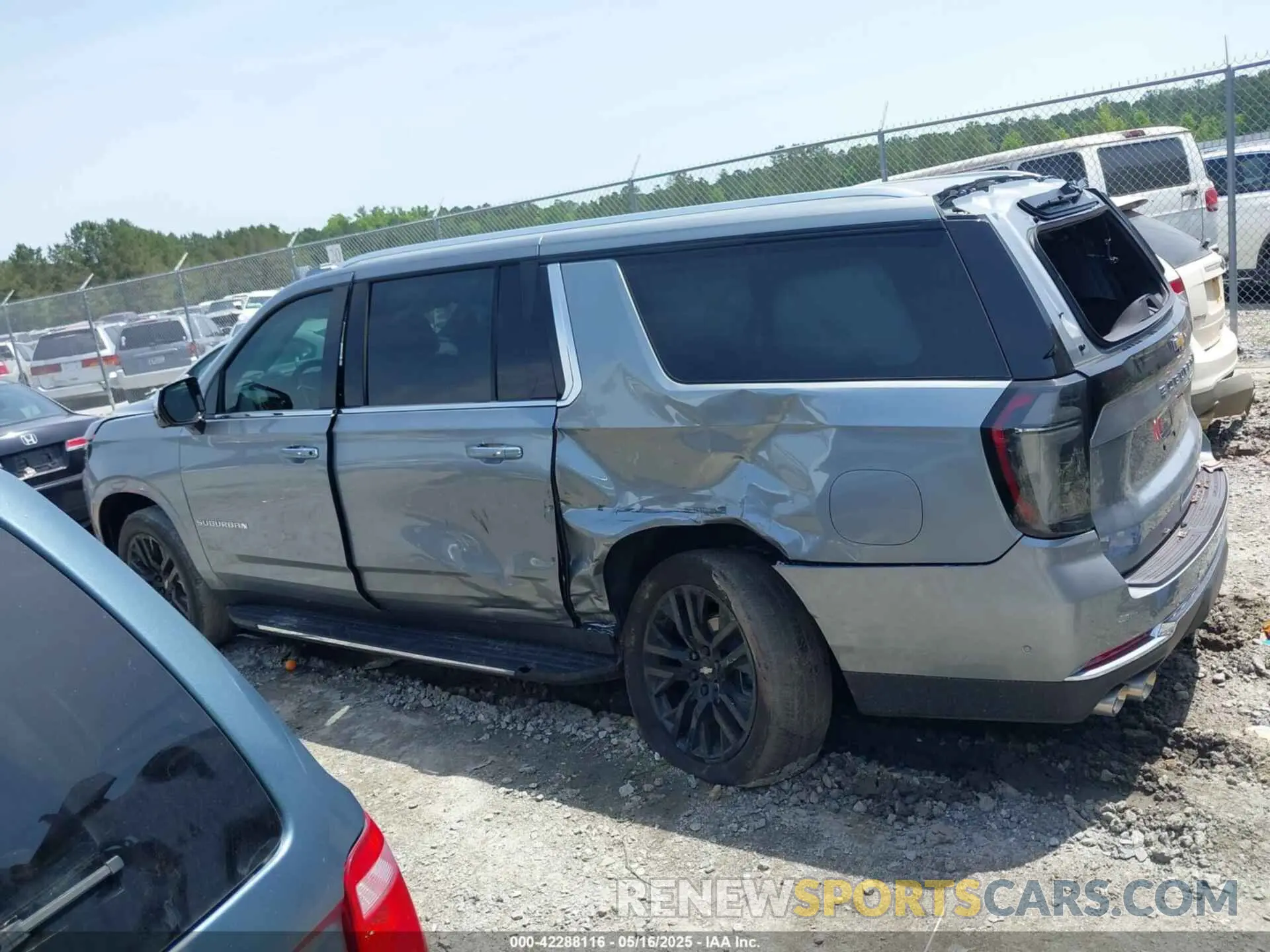 14 fotografías del automóvil dañado 1GNS5FRD8SR181650 CHEVROLET SUBURBAN 2025