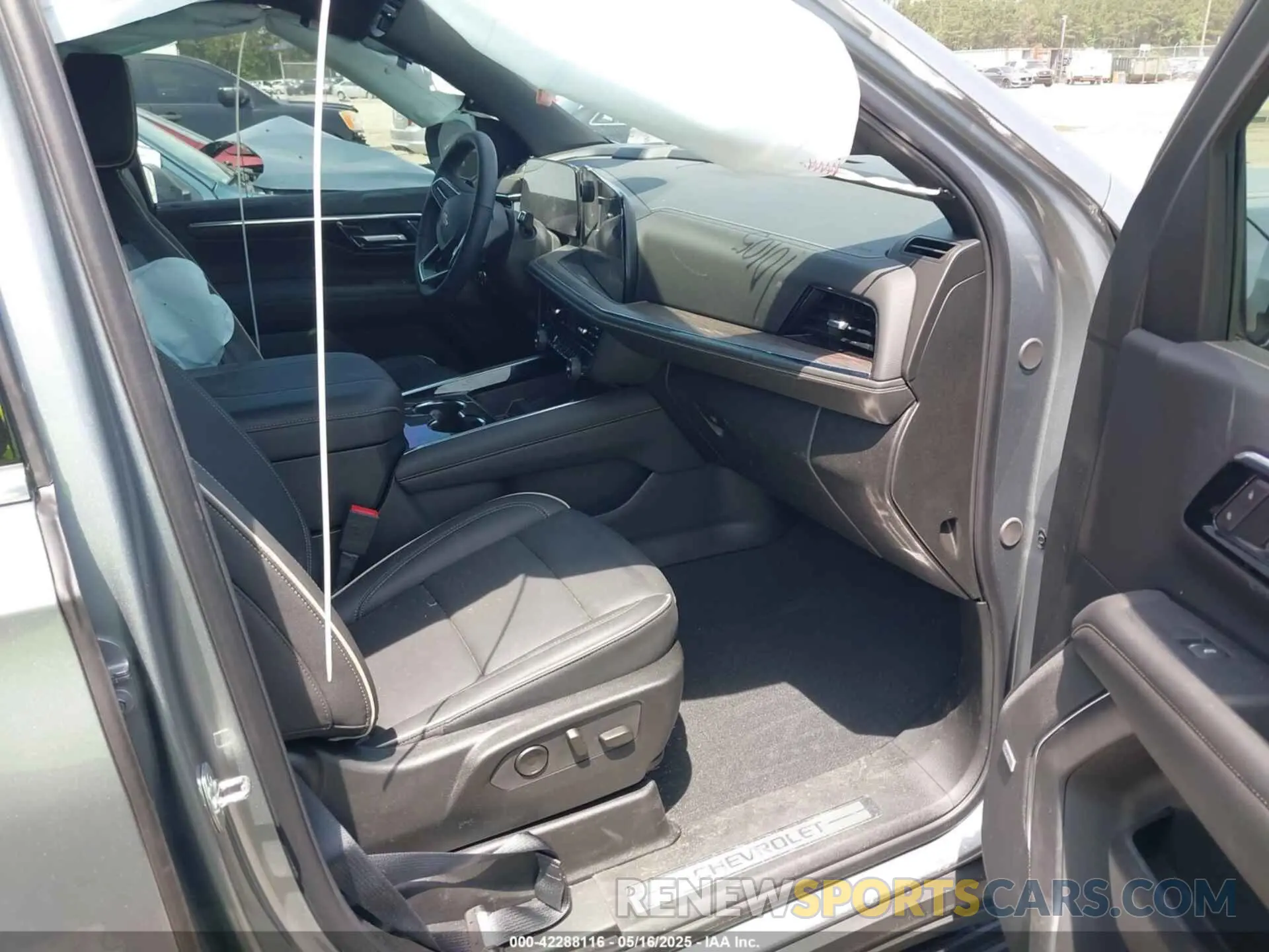 5 fotografías del automóvil dañado 1GNS5FRD8SR181650 CHEVROLET SUBURBAN 2025