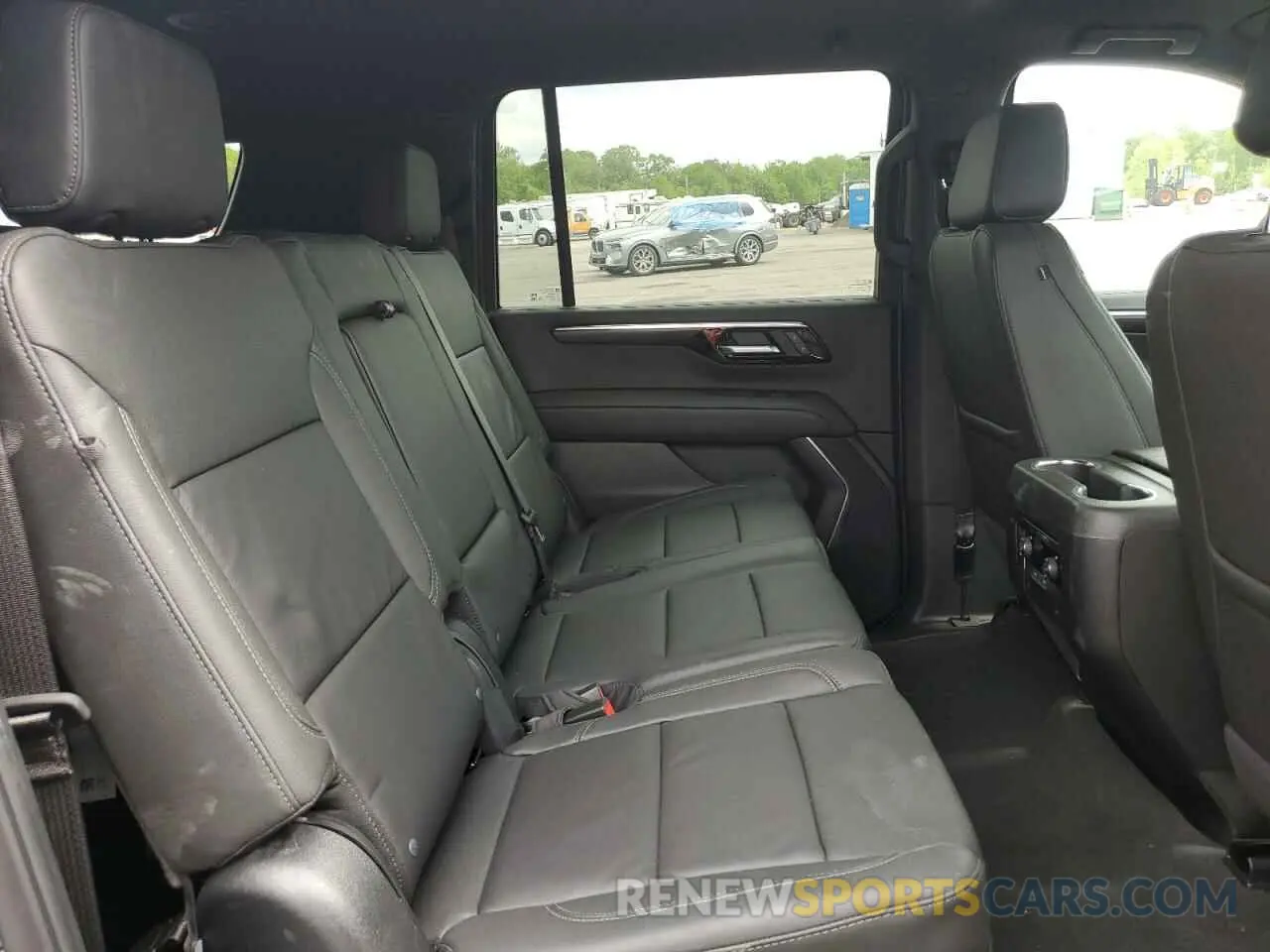 11 fotografías del automóvil dañado 1GNS6CRD6SR177897 CHEVROLET SUBURBAN 2025