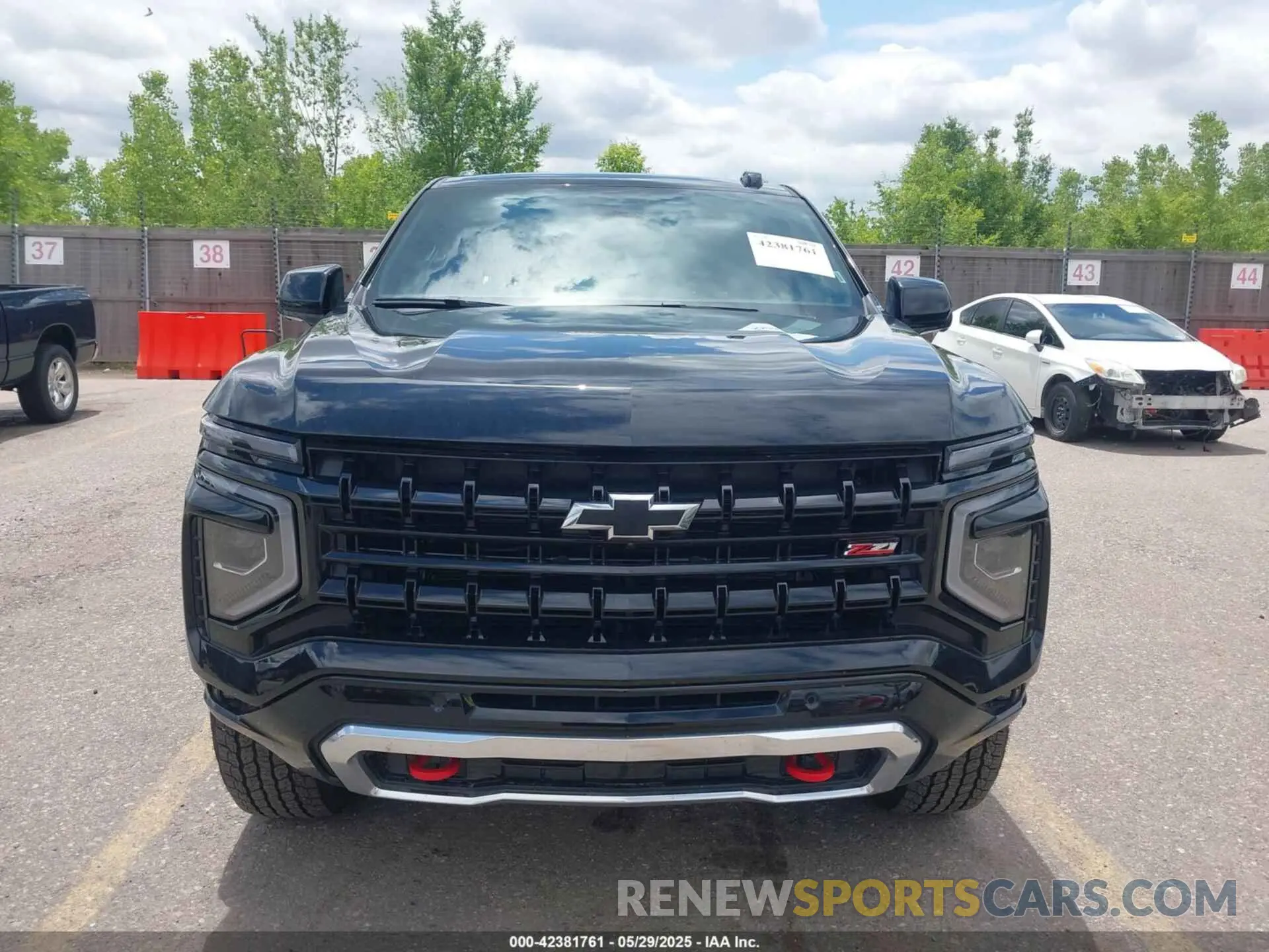 12 fotografías del automóvil dañado 1GNS6DRD3SR228259 CHEVROLET SUBURBAN 2025