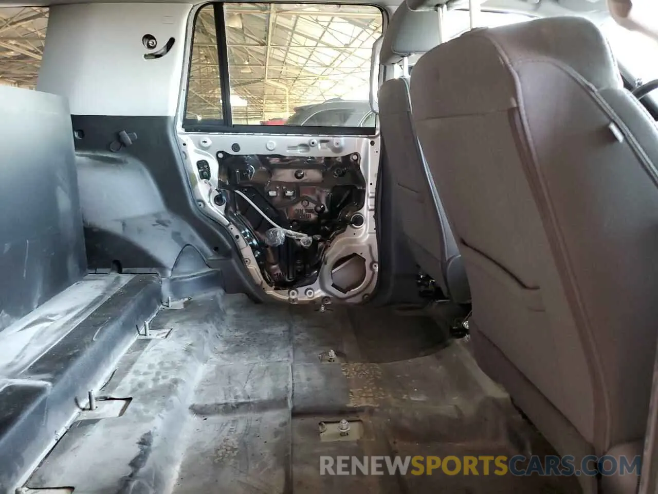 10 fotografías del automóvil dañado 1GNLCDEC1KR300067 CHEVROLET TAHOE 2019