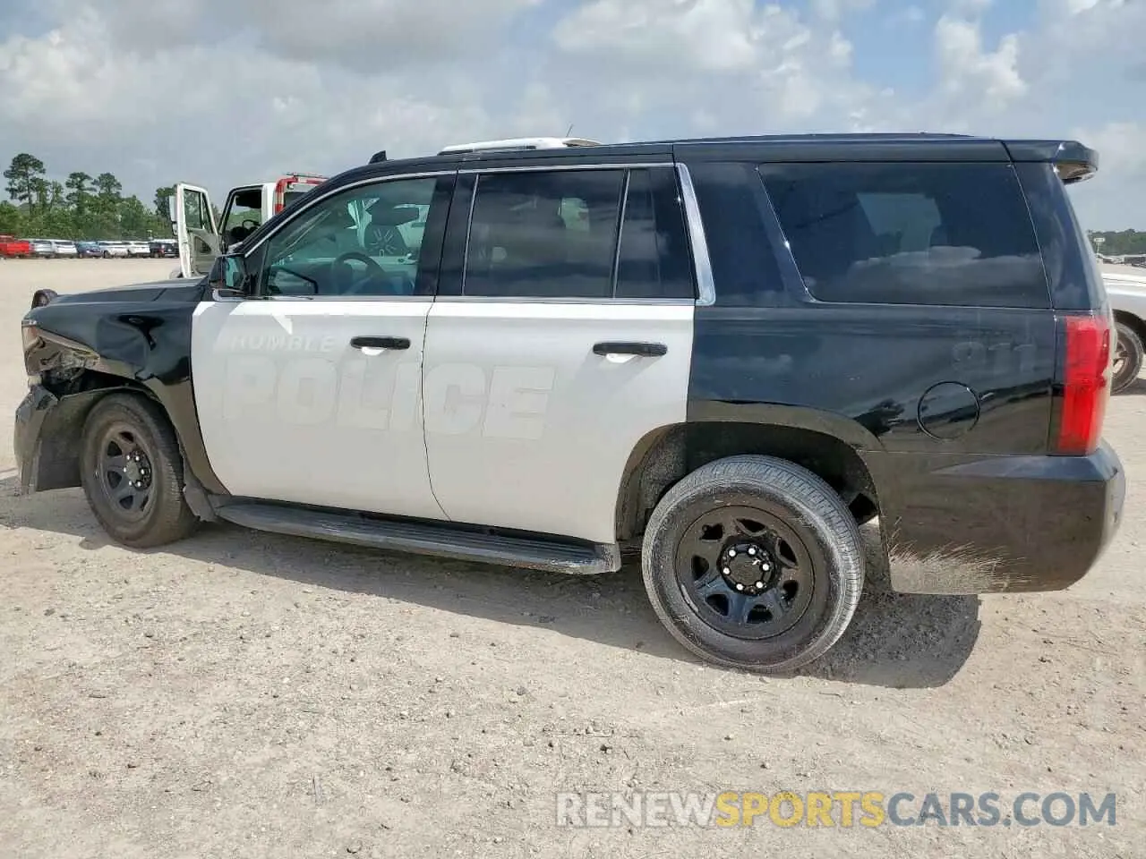 2 fotografías del automóvil dañado 1GNLCDEC2KR383072 CHEVROLET TAHOE 2019