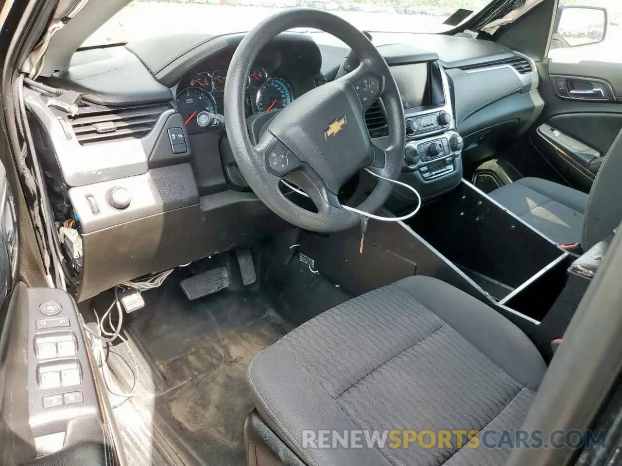 8 fotografías del automóvil dañado 1GNLCDEC2KR383072 CHEVROLET TAHOE 2019
