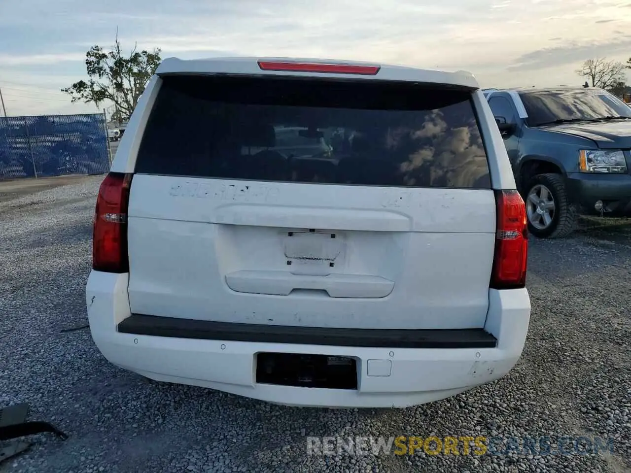 6 fotografías del automóvil dañado 1GNLCDEC4KR220035 CHEVROLET TAHOE 2019