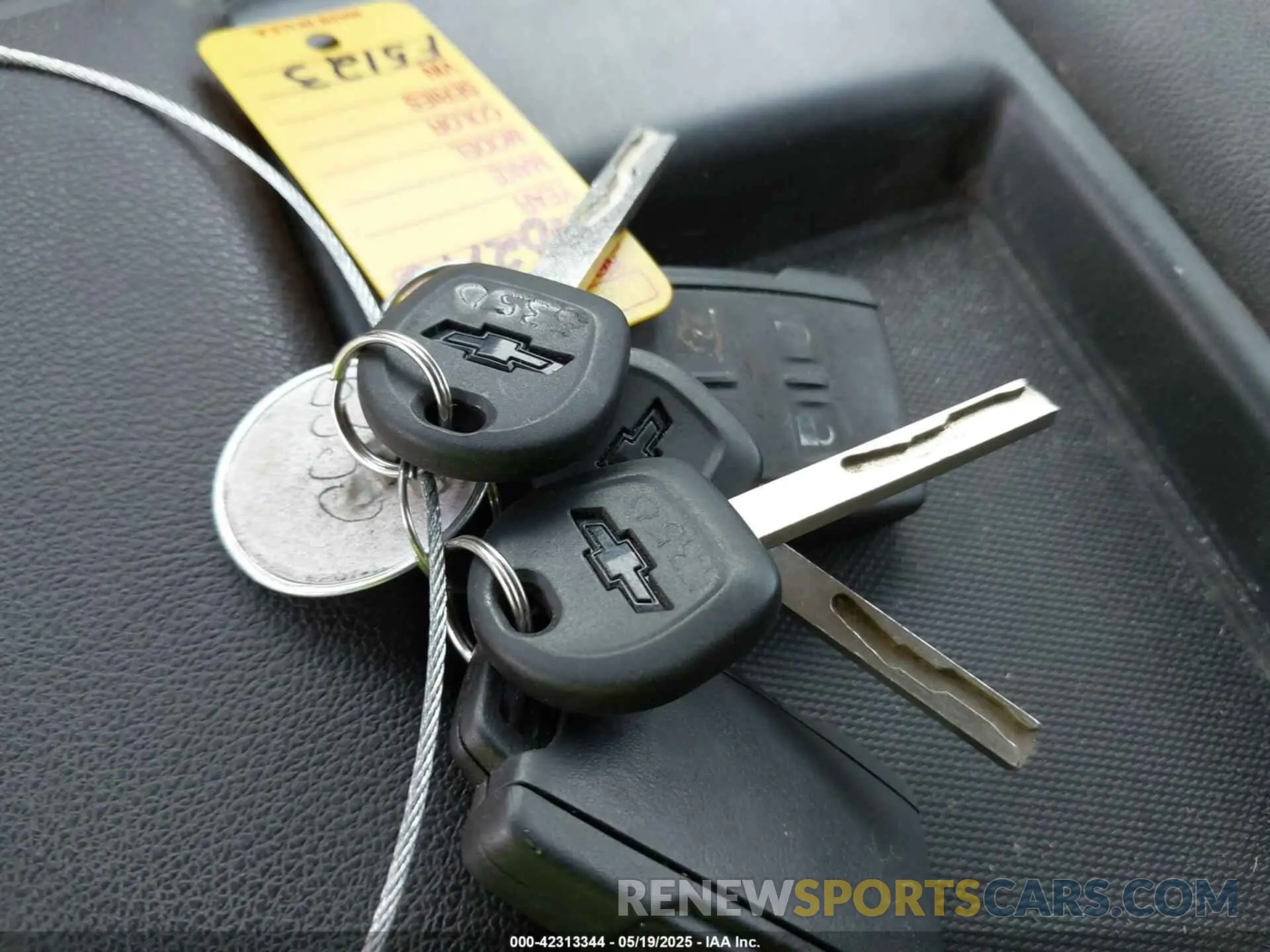 11 fotografías del automóvil dañado 1GNLCDEC5KR205415 CHEVROLET TAHOE 2019