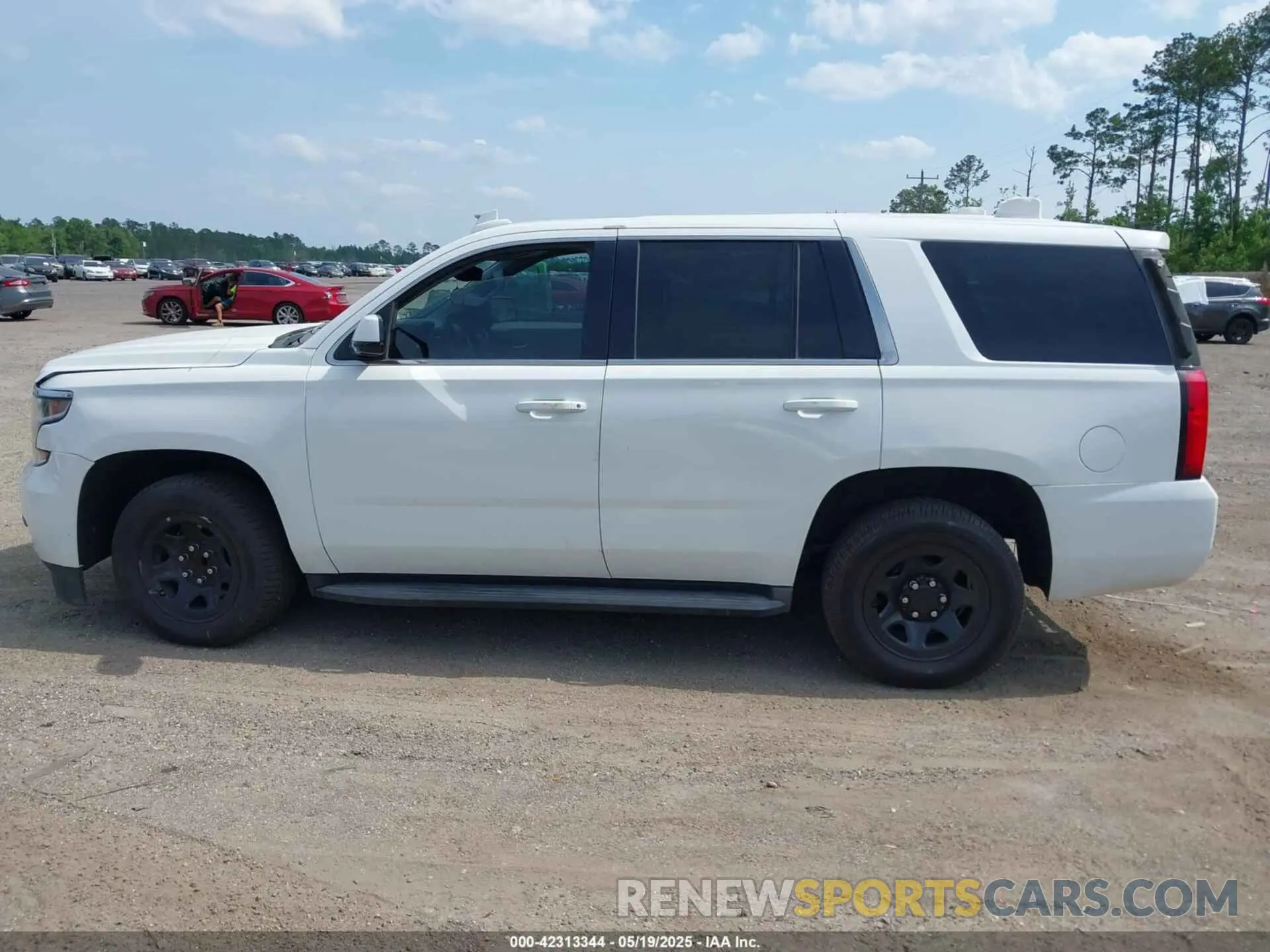 14 fotografías del automóvil dañado 1GNLCDEC5KR205415 CHEVROLET TAHOE 2019