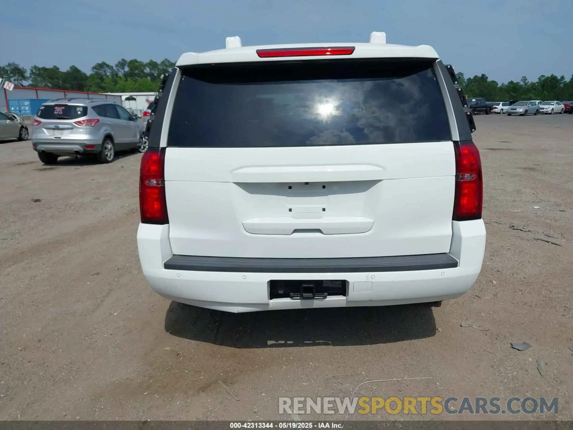 16 fotografías del automóvil dañado 1GNLCDEC5KR205415 CHEVROLET TAHOE 2019