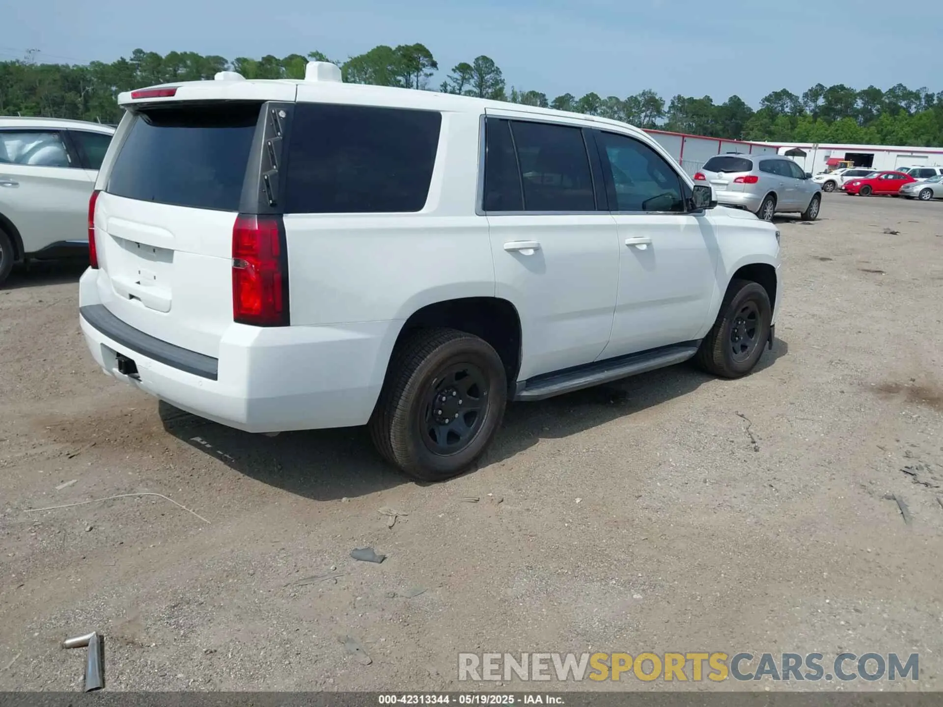 4 fotografías del automóvil dañado 1GNLCDEC5KR205415 CHEVROLET TAHOE 2019