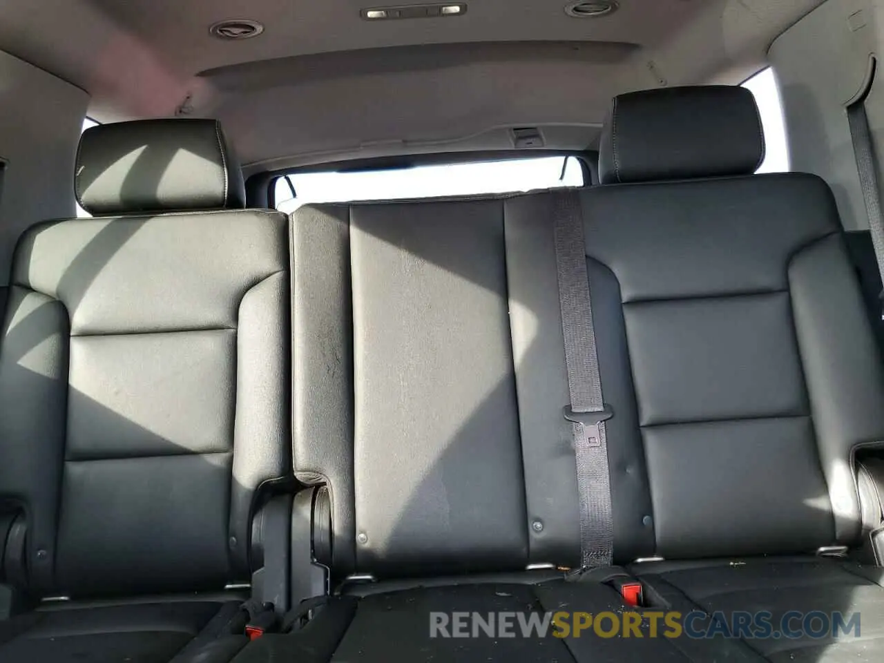 10 fotografías del automóvil dañado 1GNLCDECXKR327090 CHEVROLET TAHOE 2019