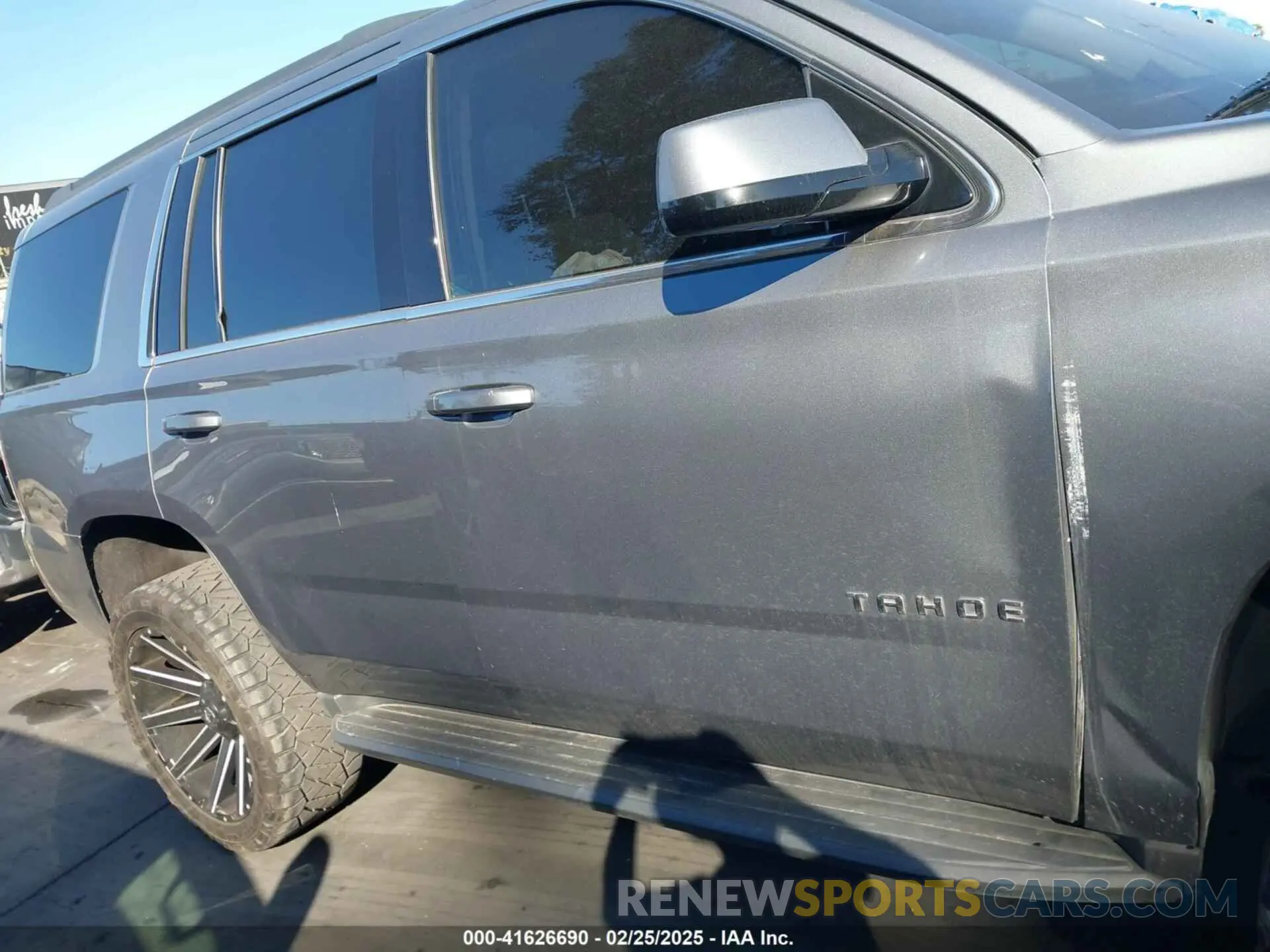 14 fotografías del automóvil dañado 1GNSCAEC9KR181095 CHEVROLET TAHOE 2019