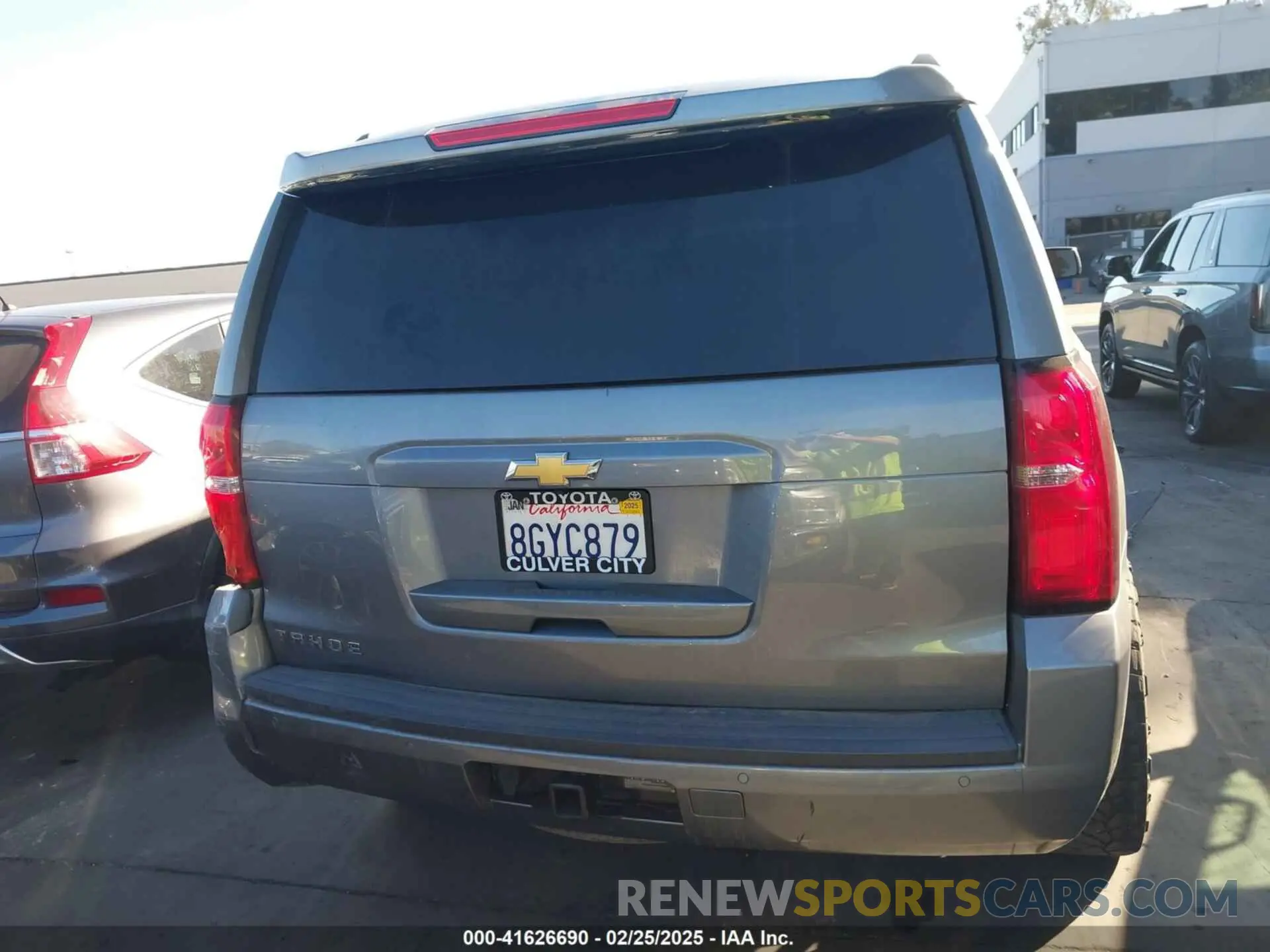 17 fotografías del automóvil dañado 1GNSCAEC9KR181095 CHEVROLET TAHOE 2019