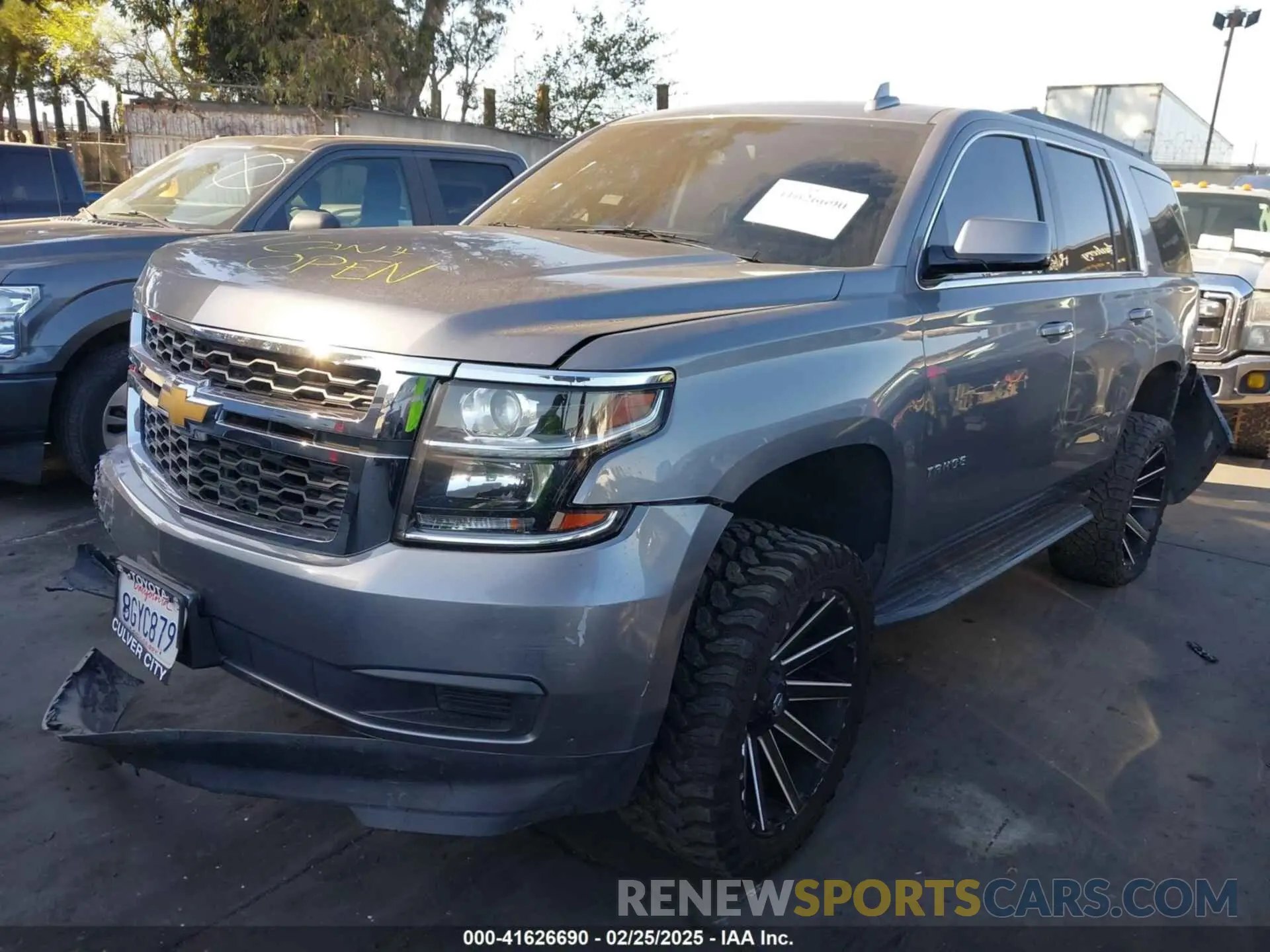 2 fotografías del automóvil dañado 1GNSCAEC9KR181095 CHEVROLET TAHOE 2019
