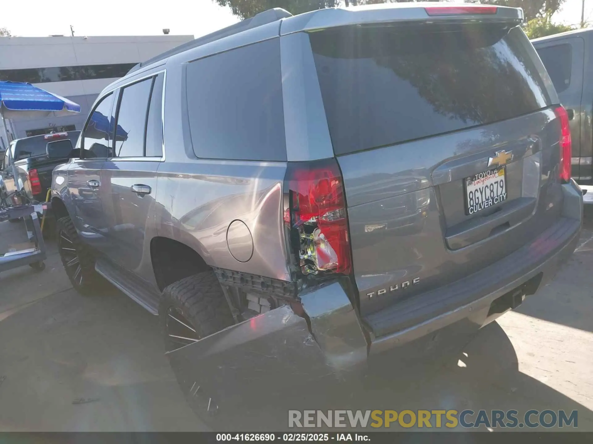 3 fotografías del automóvil dañado 1GNSCAEC9KR181095 CHEVROLET TAHOE 2019
