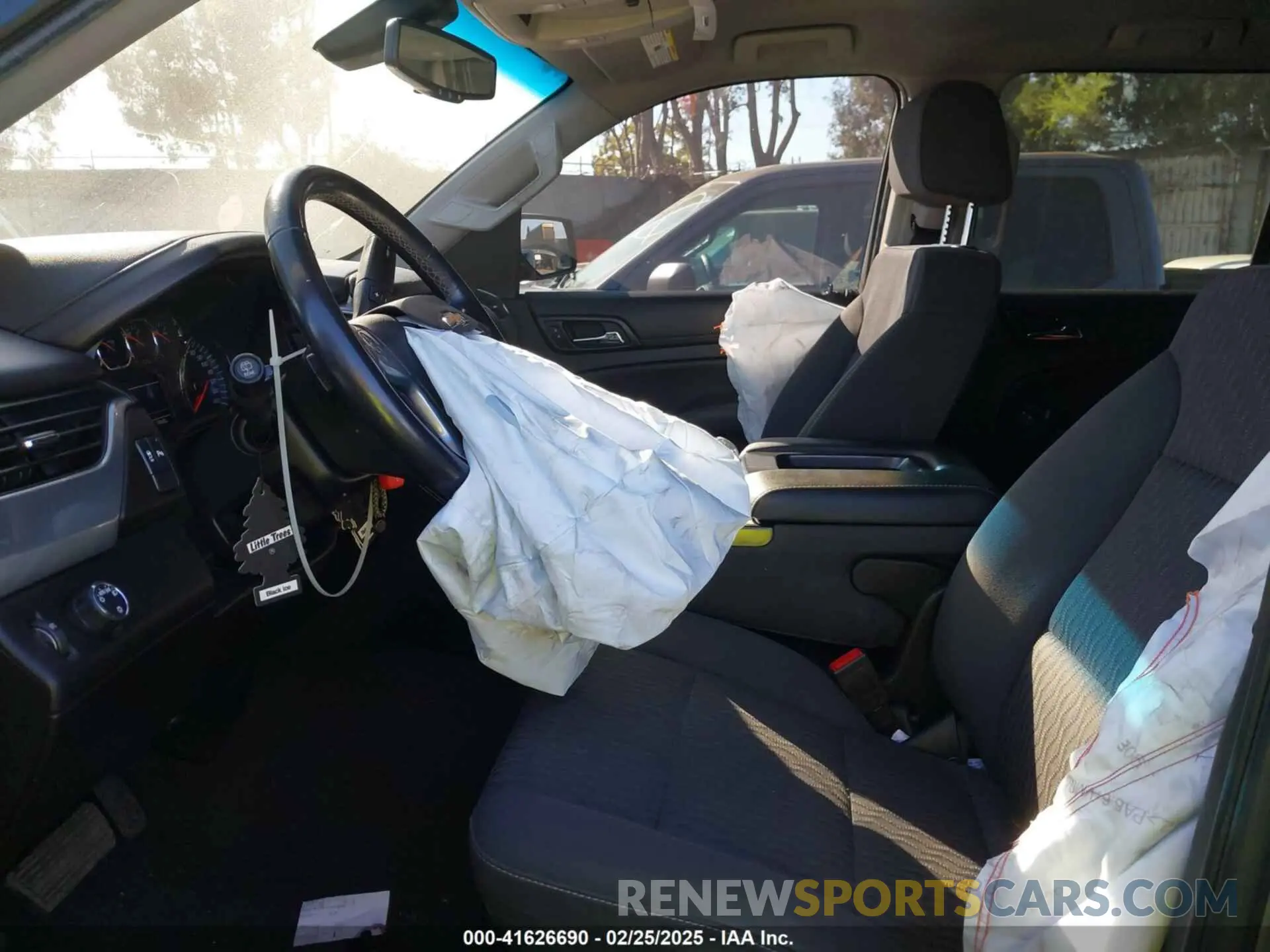 5 fotografías del automóvil dañado 1GNSCAEC9KR181095 CHEVROLET TAHOE 2019
