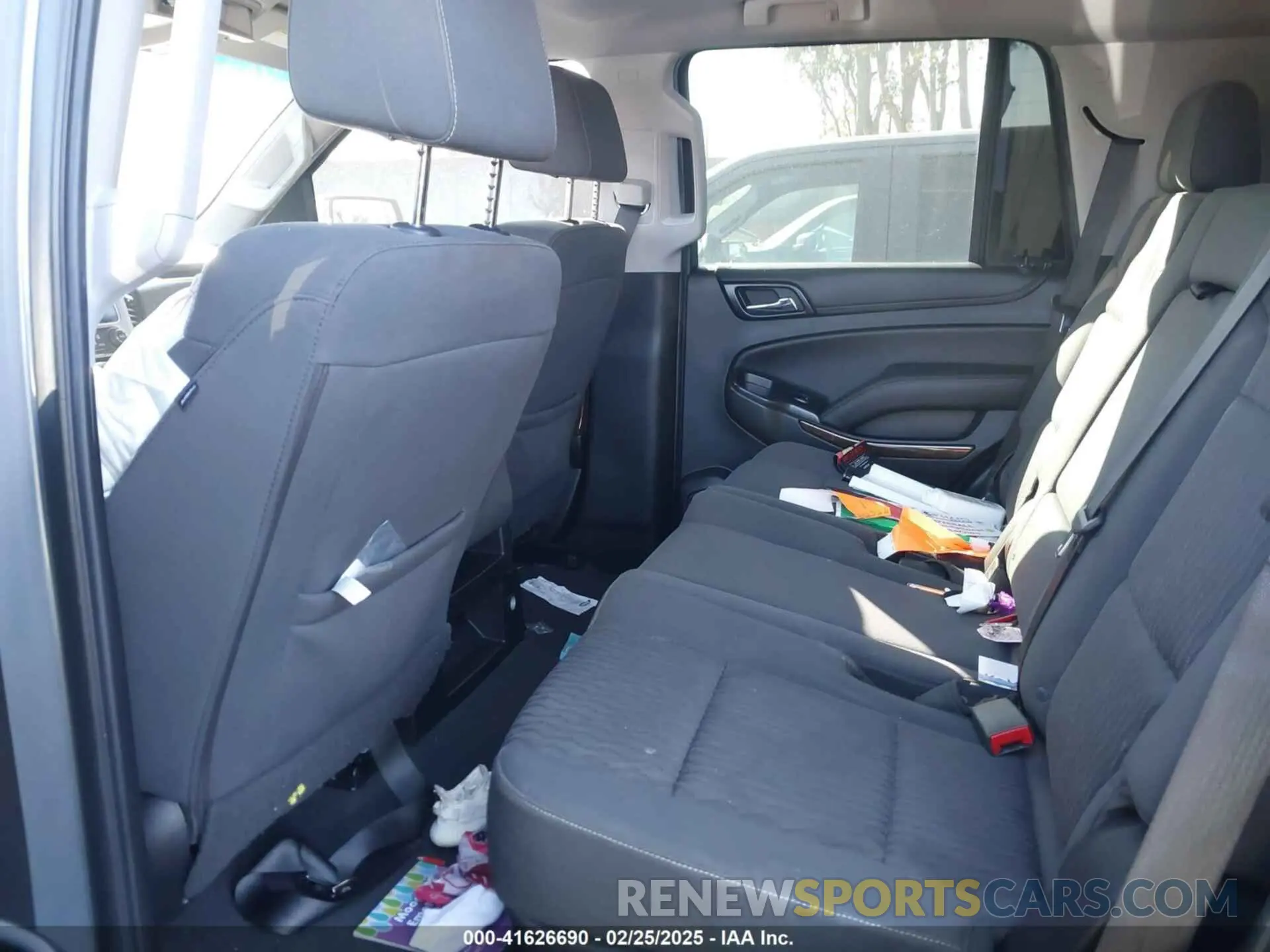 8 fotografías del automóvil dañado 1GNSCAEC9KR181095 CHEVROLET TAHOE 2019