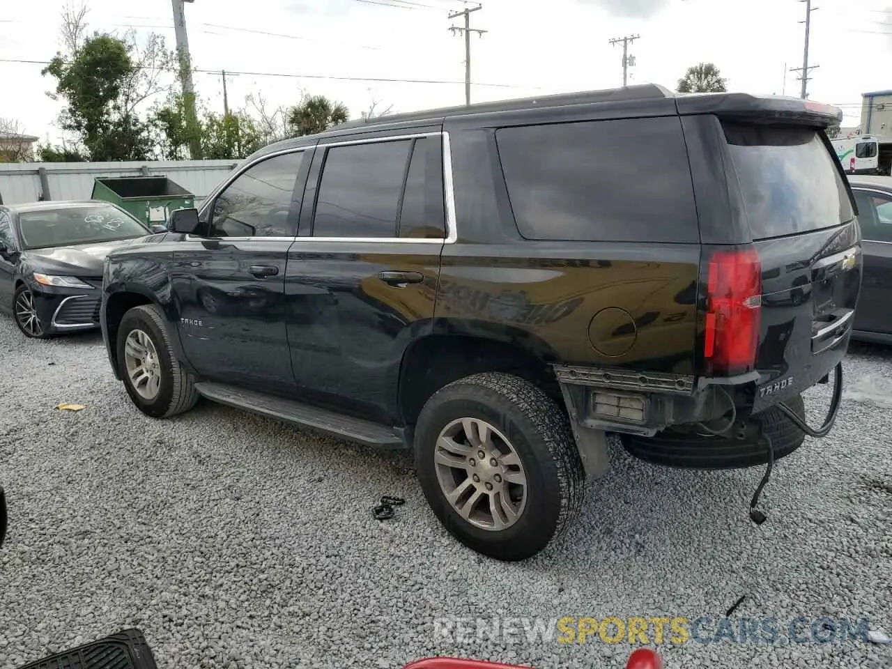 2 fotografías del automóvil dañado 1GNSCAKC1KR321791 CHEVROLET TAHOE 2019