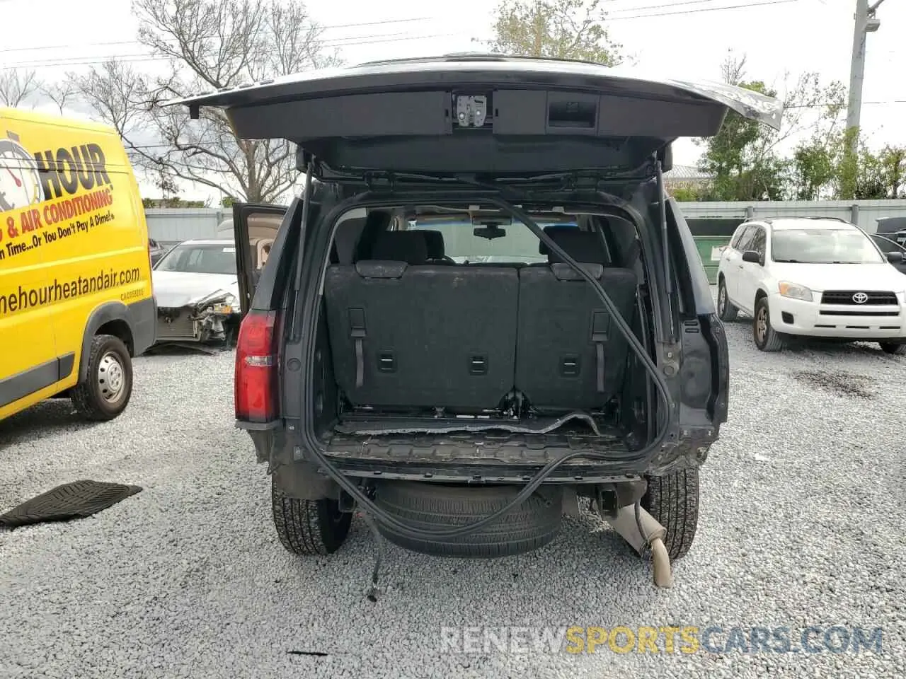 6 fotografías del automóvil dañado 1GNSCAKC1KR321791 CHEVROLET TAHOE 2019