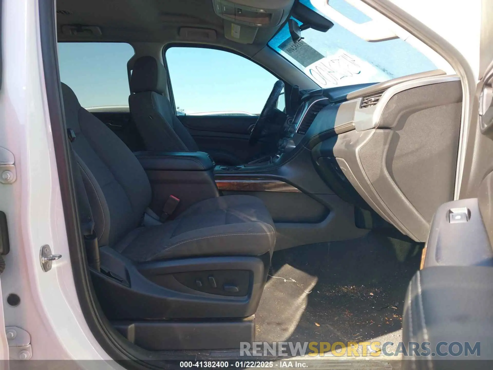 5 fotografías del automóvil dañado 1GNSCAKC3KR238217 CHEVROLET TAHOE 2019