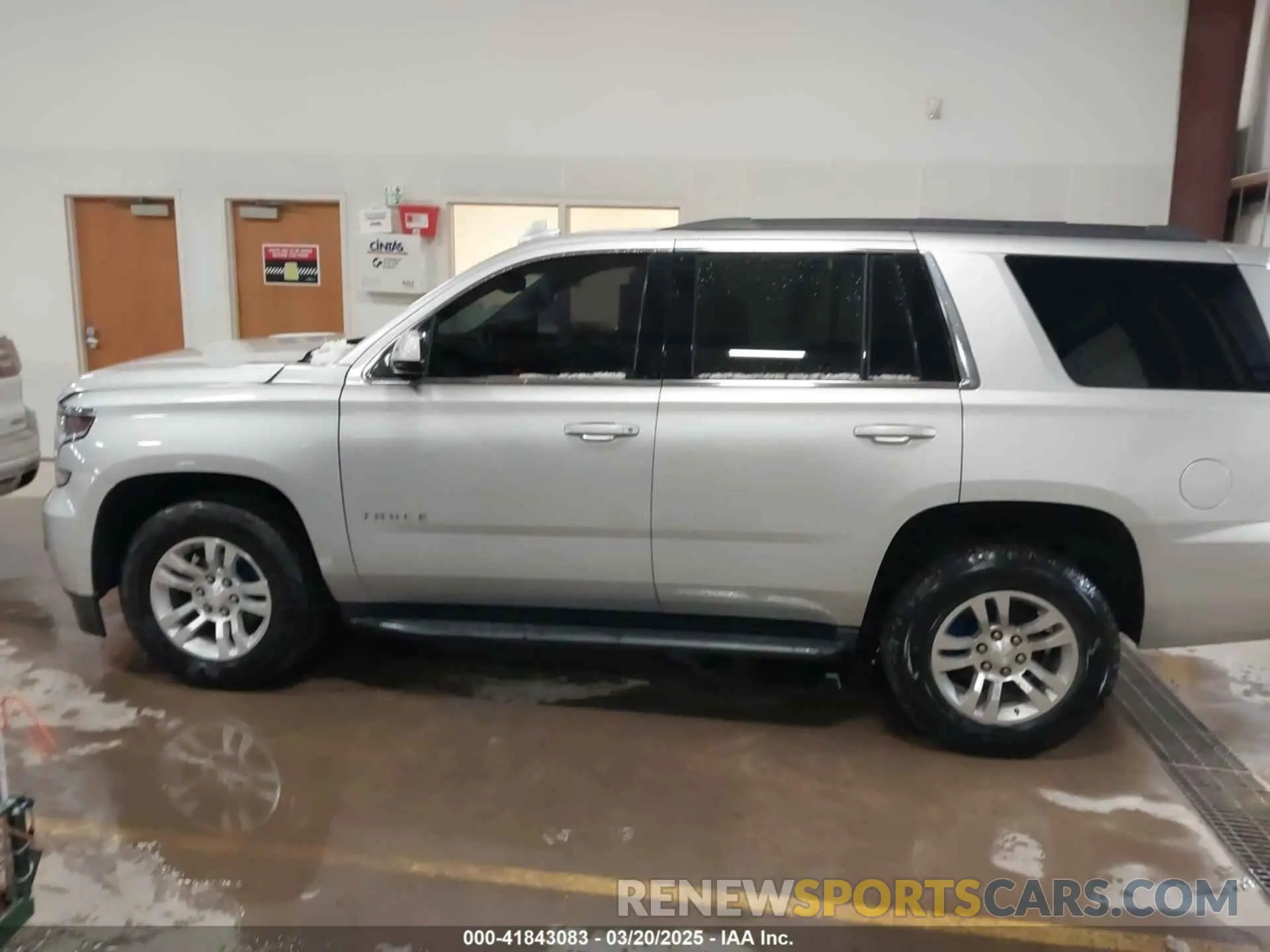 14 fotografías del automóvil dañado 1GNSCAKC7KR218892 CHEVROLET TAHOE 2019