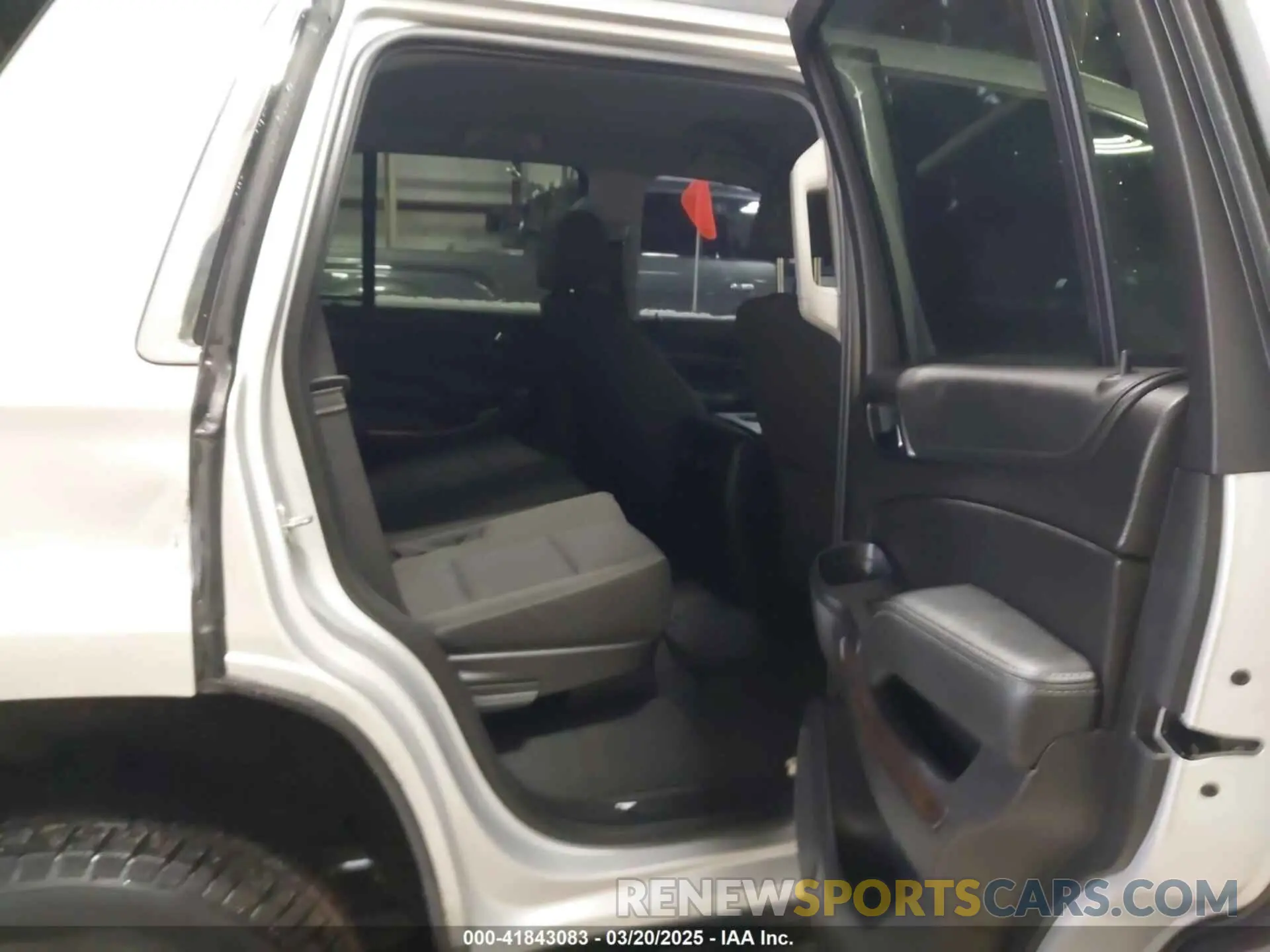 8 fotografías del automóvil dañado 1GNSCAKC7KR218892 CHEVROLET TAHOE 2019