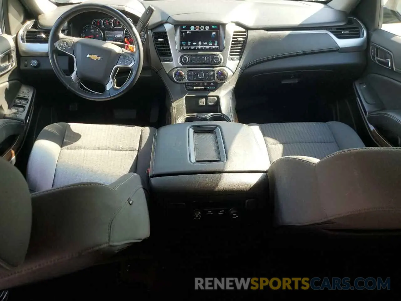 8 fotografías del automóvil dañado 1GNSCAKC9KR375548 CHEVROLET TAHOE 2019
