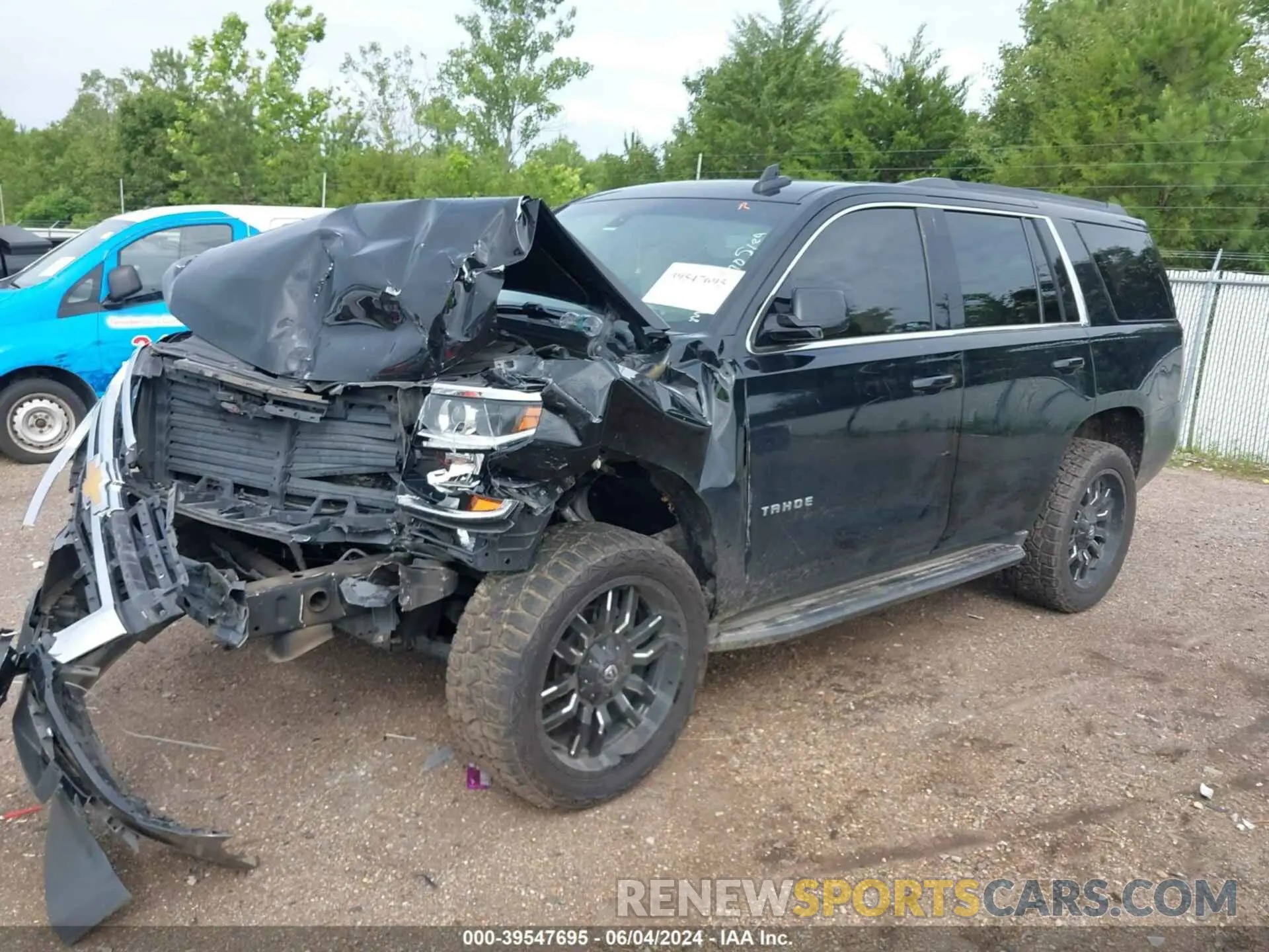 2 fotografías del automóvil dañado 1GNSCAKCXKR268427 CHEVROLET TAHOE 2019