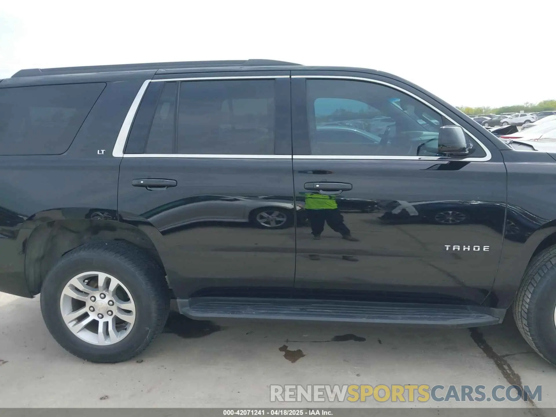 13 fotografías del automóvil dañado 1GNSCBKC0KR275635 CHEVROLET TAHOE 2019