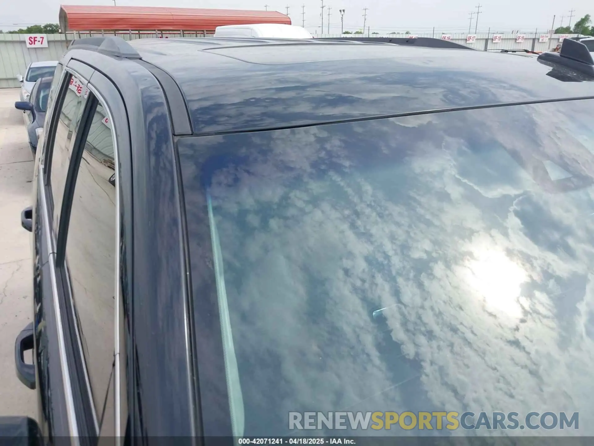 17 fotografías del automóvil dañado 1GNSCBKC0KR275635 CHEVROLET TAHOE 2019