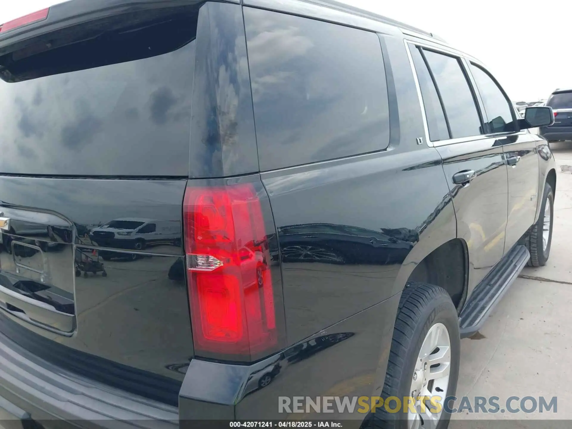 18 fotografías del automóvil dañado 1GNSCBKC0KR275635 CHEVROLET TAHOE 2019