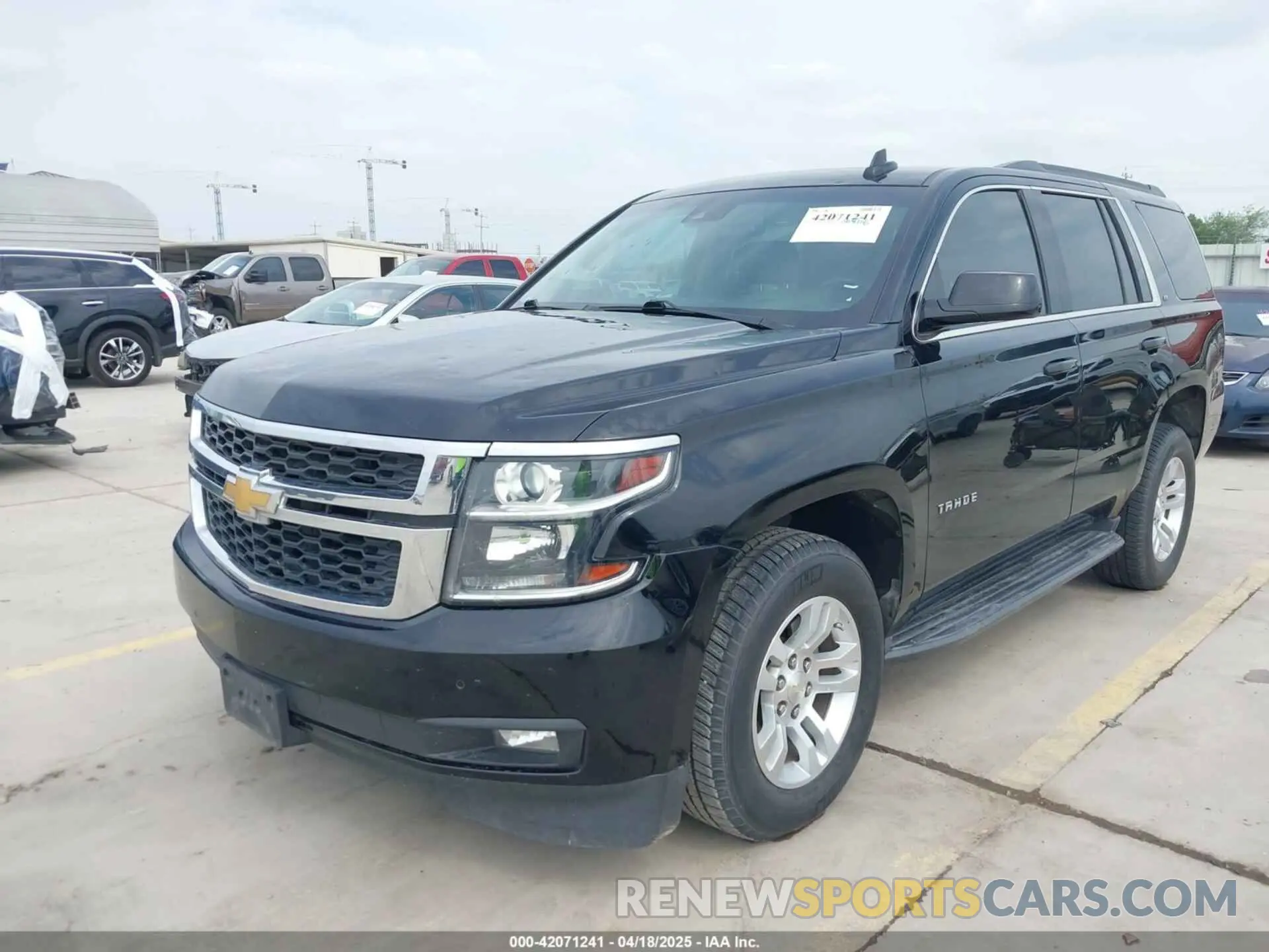 2 fotografías del automóvil dañado 1GNSCBKC0KR275635 CHEVROLET TAHOE 2019