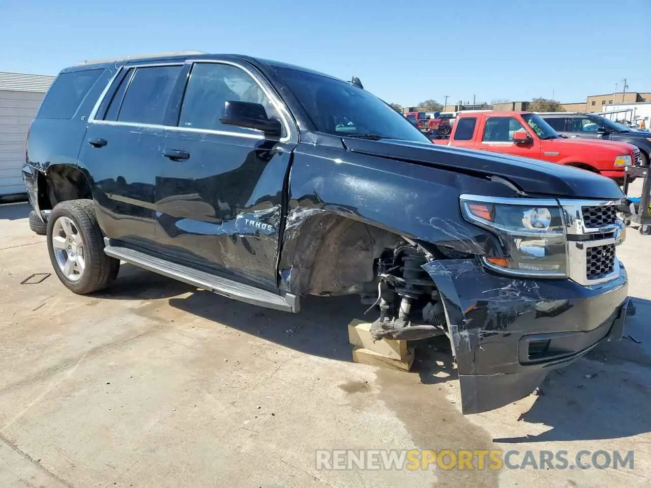 4 fotografías del automóvil dañado 1GNSCBKC1KR103355 CHEVROLET TAHOE 2019