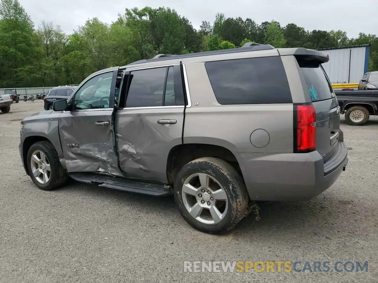 2 fotografías del automóvil dañado 1GNSCBKC1KR168030 CHEVROLET TAHOE 2019