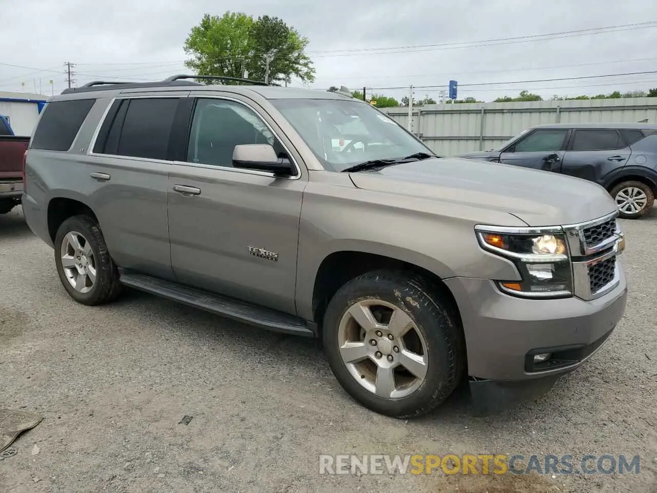4 fotografías del automóvil dañado 1GNSCBKC1KR168030 CHEVROLET TAHOE 2019