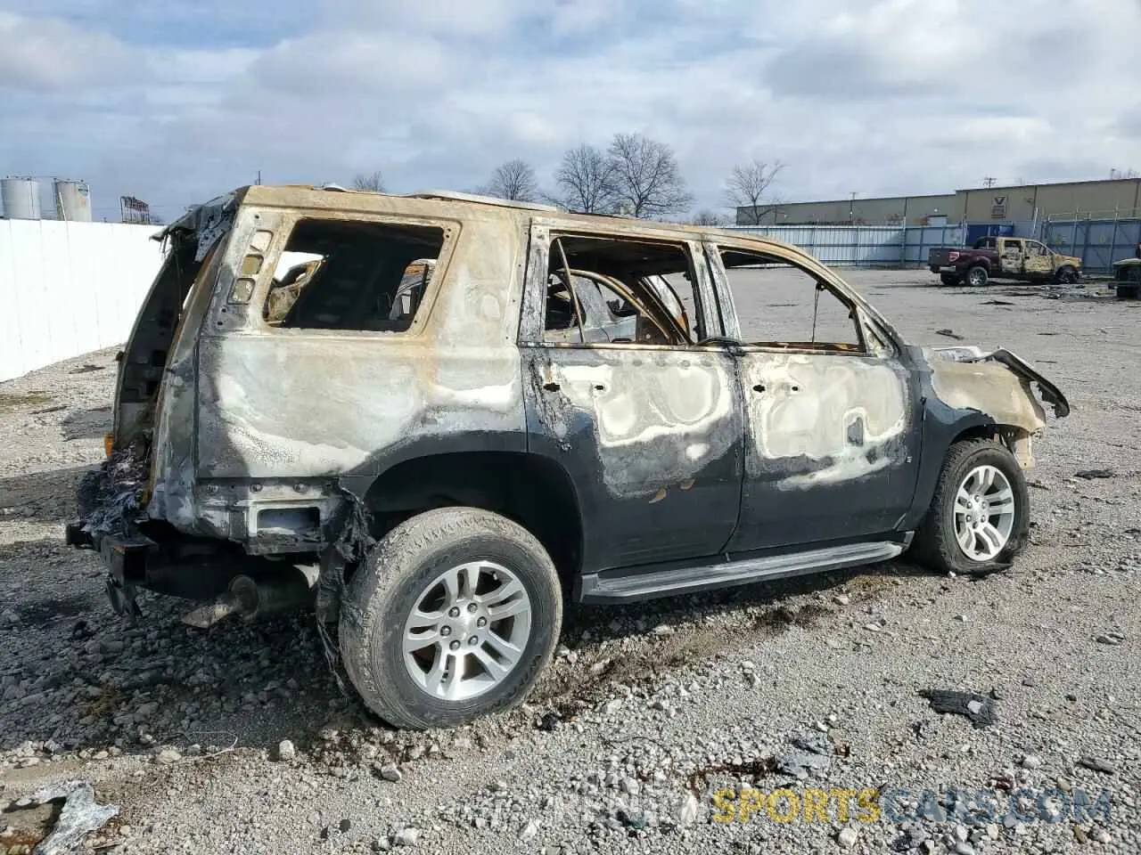 3 fotografías del automóvil dañado 1GNSCBKC5KR293404 CHEVROLET TAHOE 2019