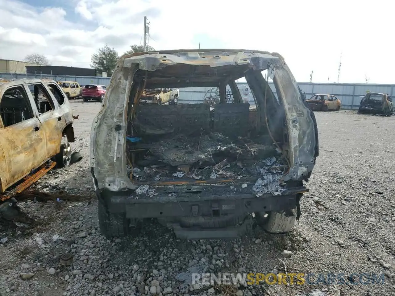 6 fotografías del automóvil dañado 1GNSCBKC5KR293404 CHEVROLET TAHOE 2019