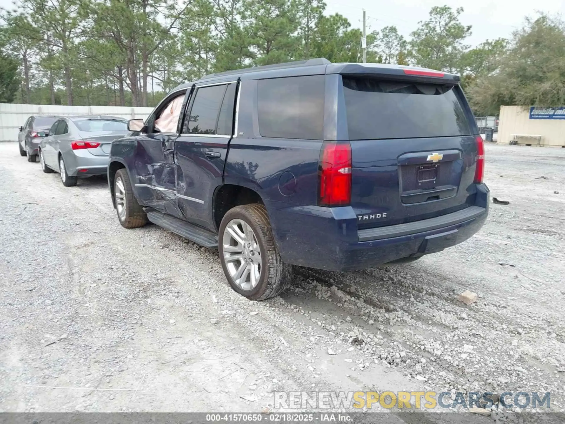 3 fotografías del automóvil dañado 1GNSCBKC7KR133119 CHEVROLET TAHOE 2019