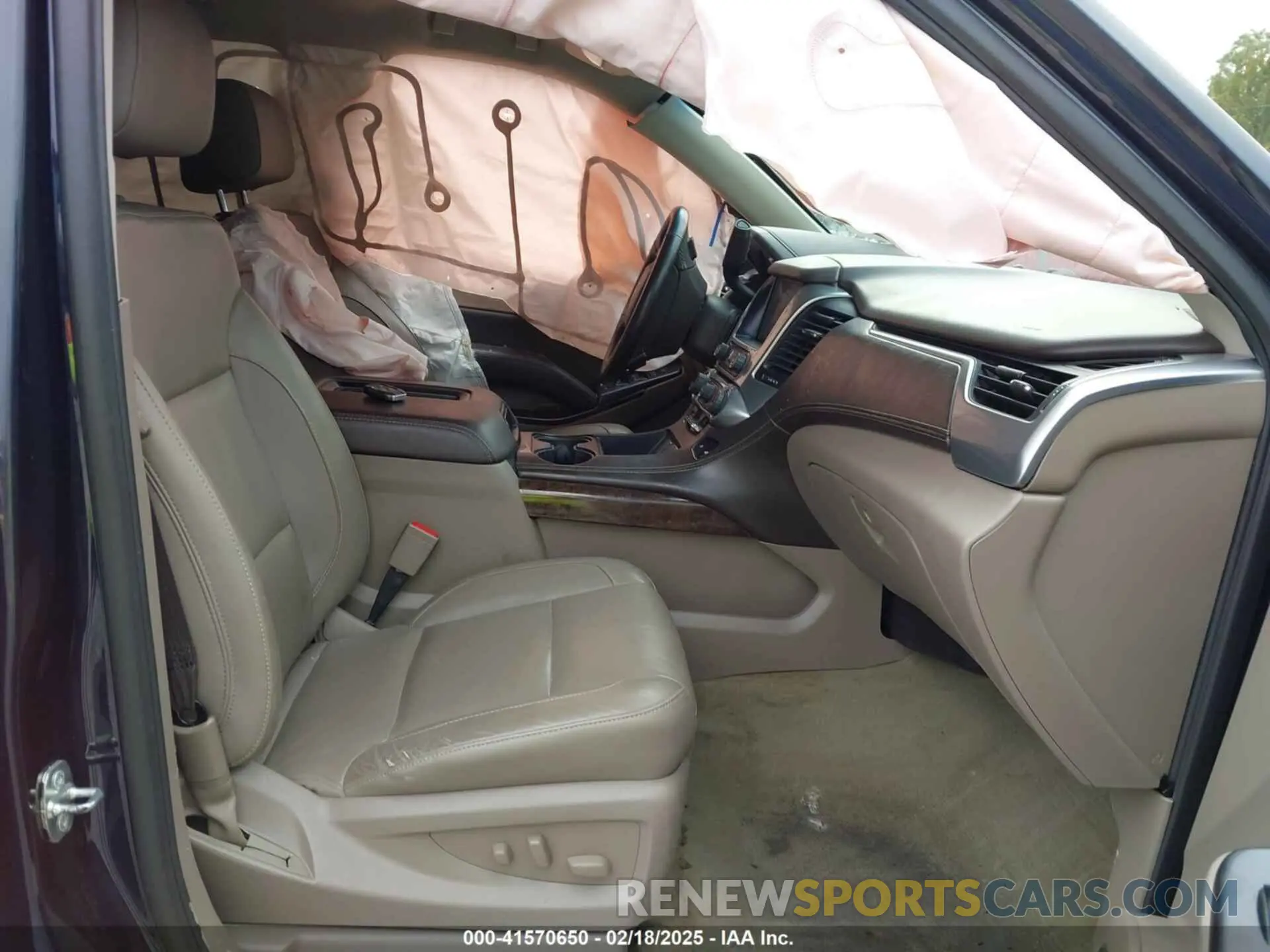 5 fotografías del automóvil dañado 1GNSCBKC7KR133119 CHEVROLET TAHOE 2019